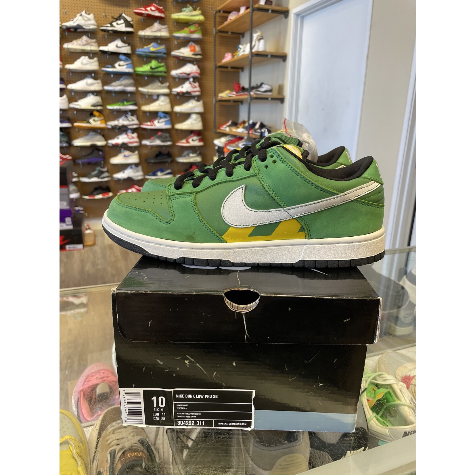 Nike Nike SB Dunk Low Tokyo Green Taxi FLAW Size 10, DS BRAND NEW