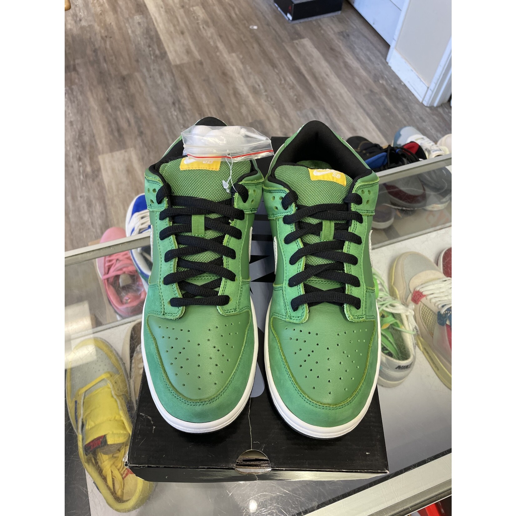 Nike Nike SB Dunk Low Tokyo Green Taxi FLAW Size 10, DS BRAND NEW