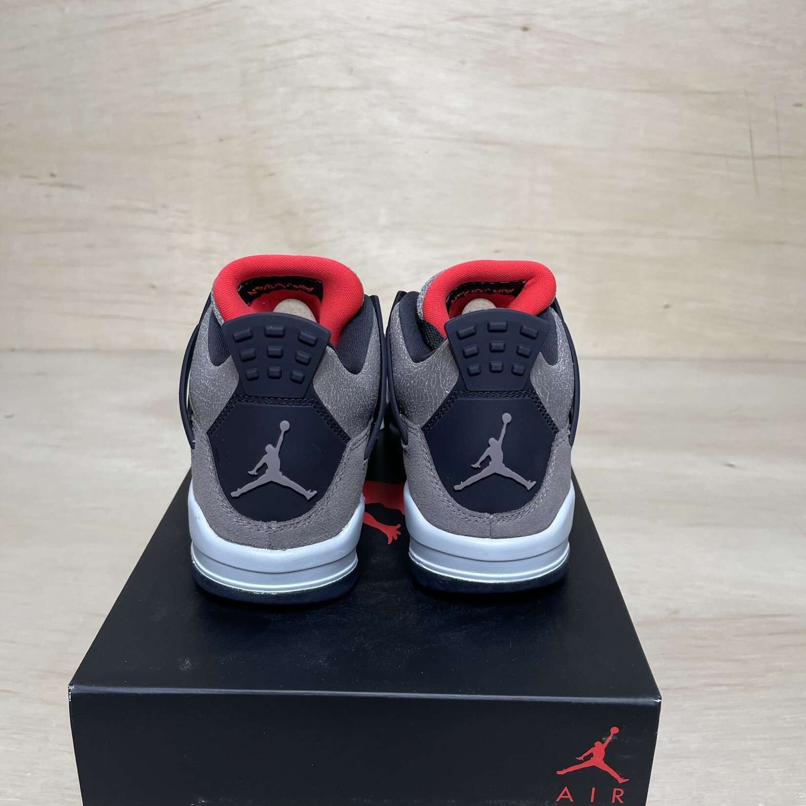 Jordan Jordan 4 Retro Taupe Haze (GS) Size 4Y, DS BRAND NEW