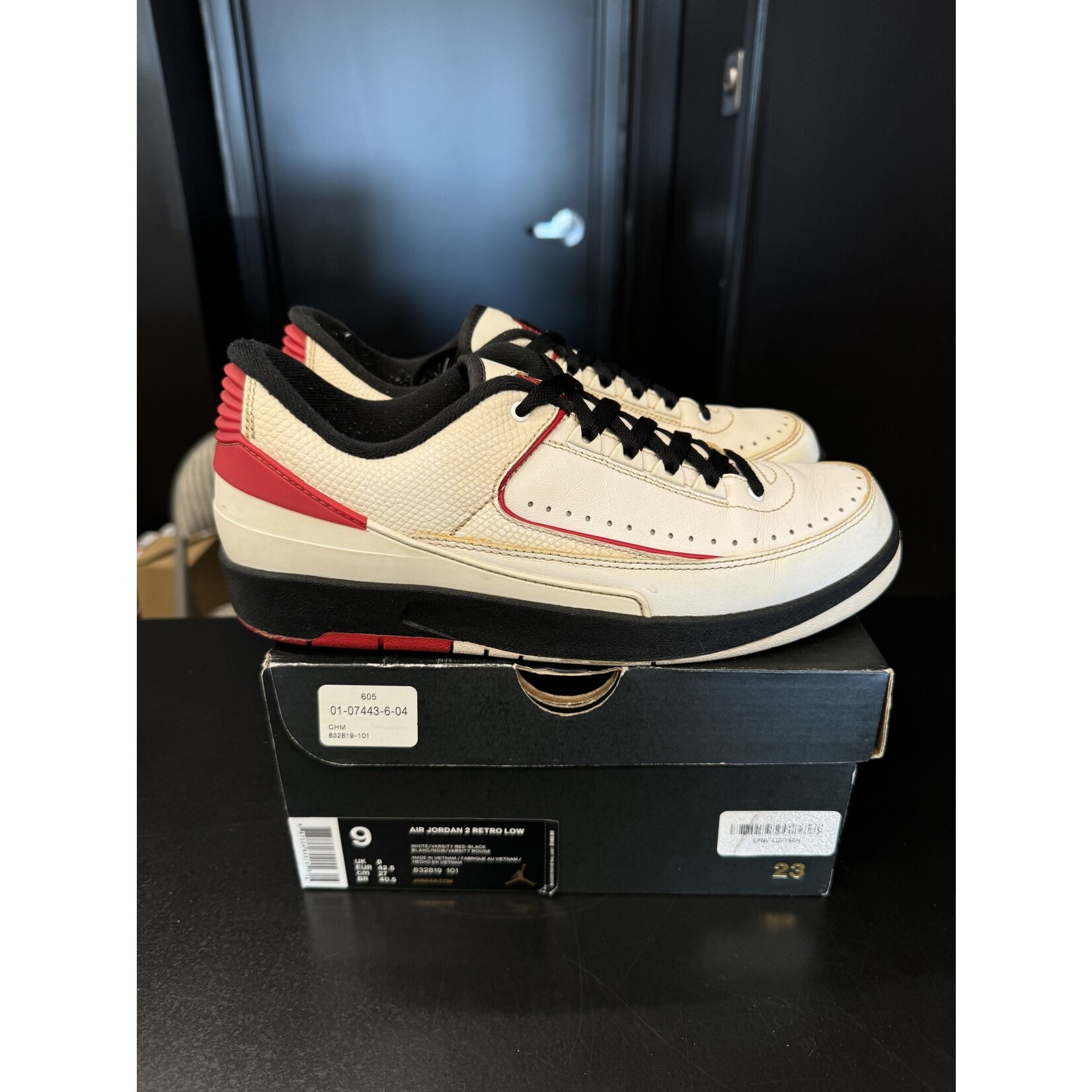 Jordan Jordan 2 Retro Low Chicago (2016) Size 9, PREOWNED