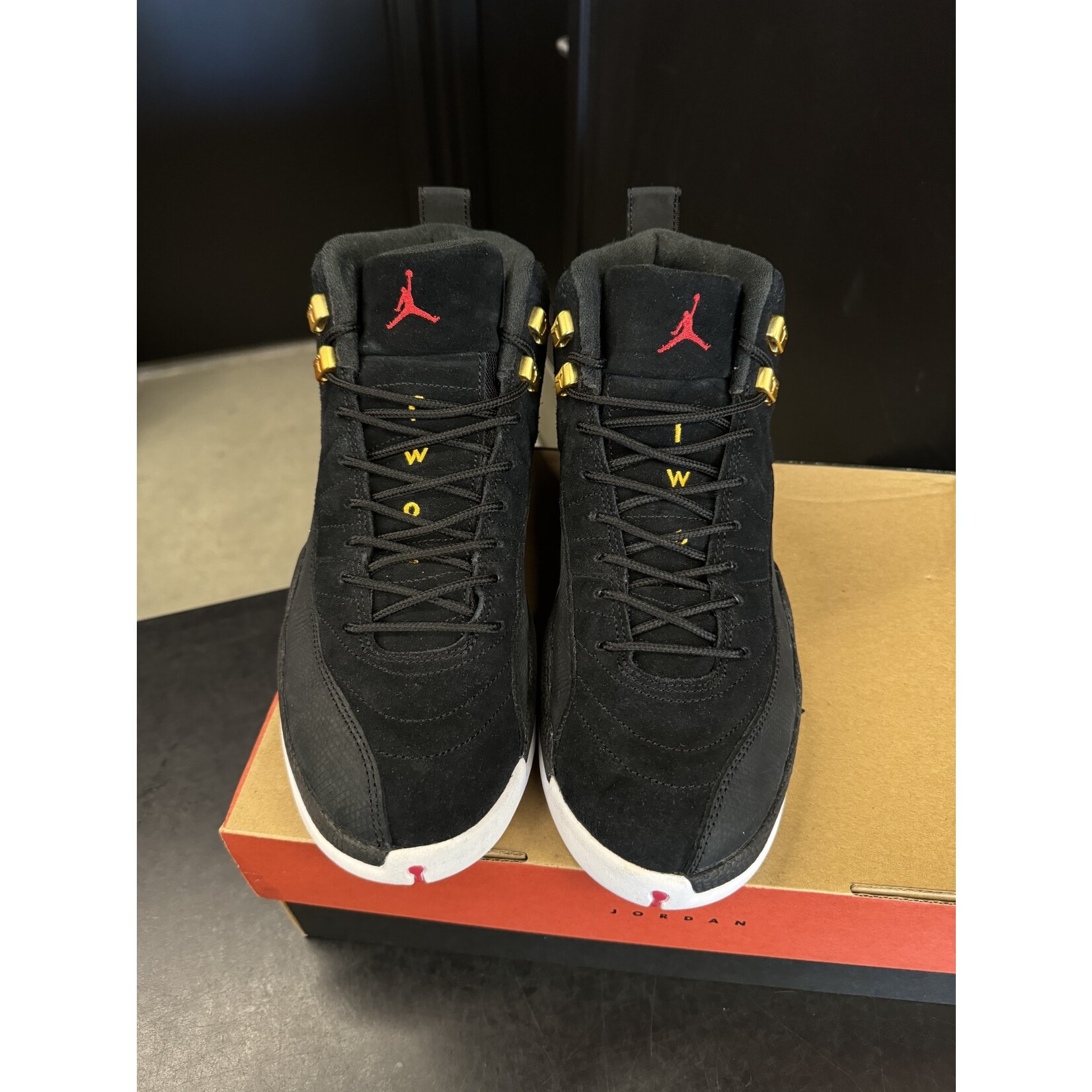 Jordan Jordan 12 Retro Reverse Taxi Size 10, PREOWNED