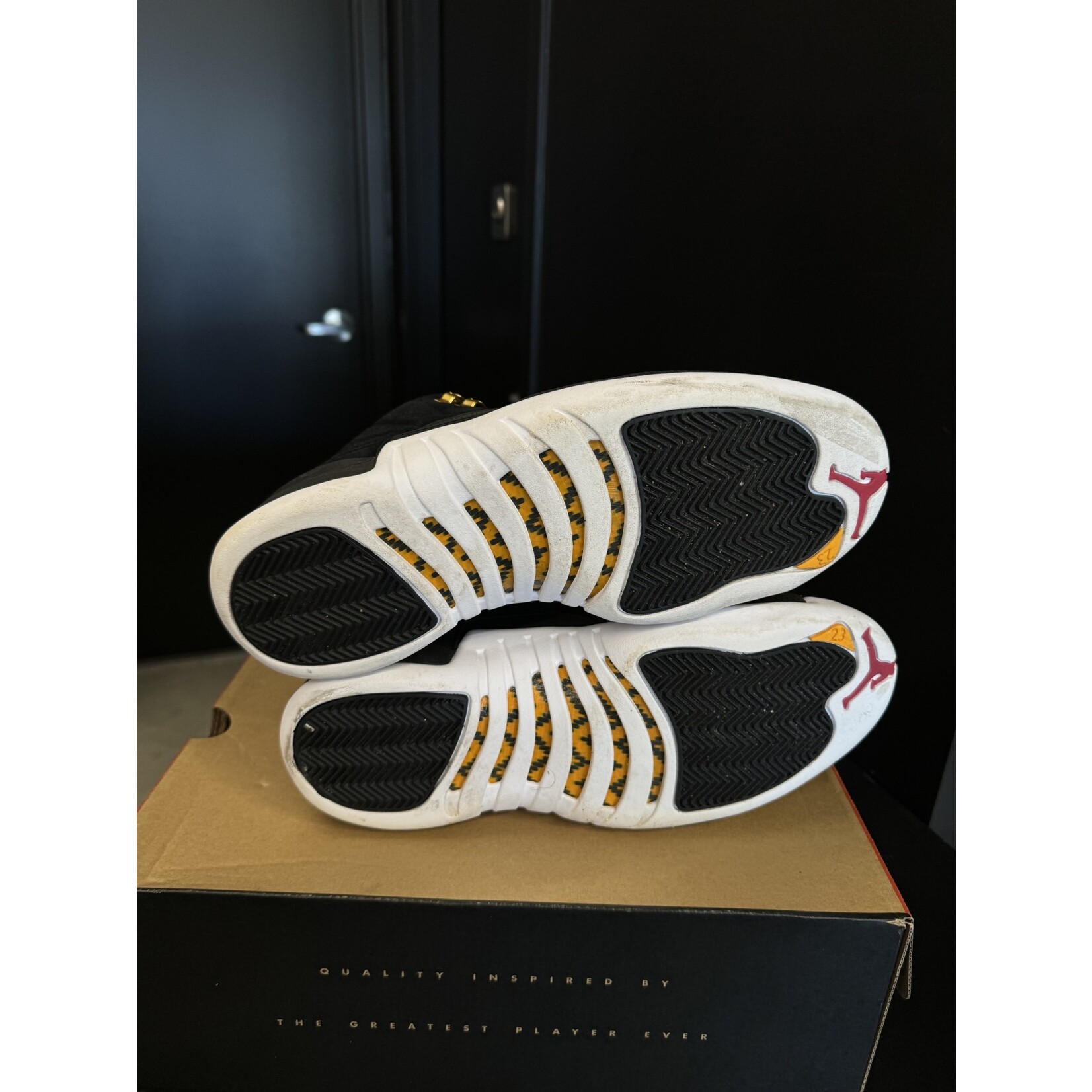 Jordan Jordan 12 Retro Reverse Taxi Size 10, PREOWNED