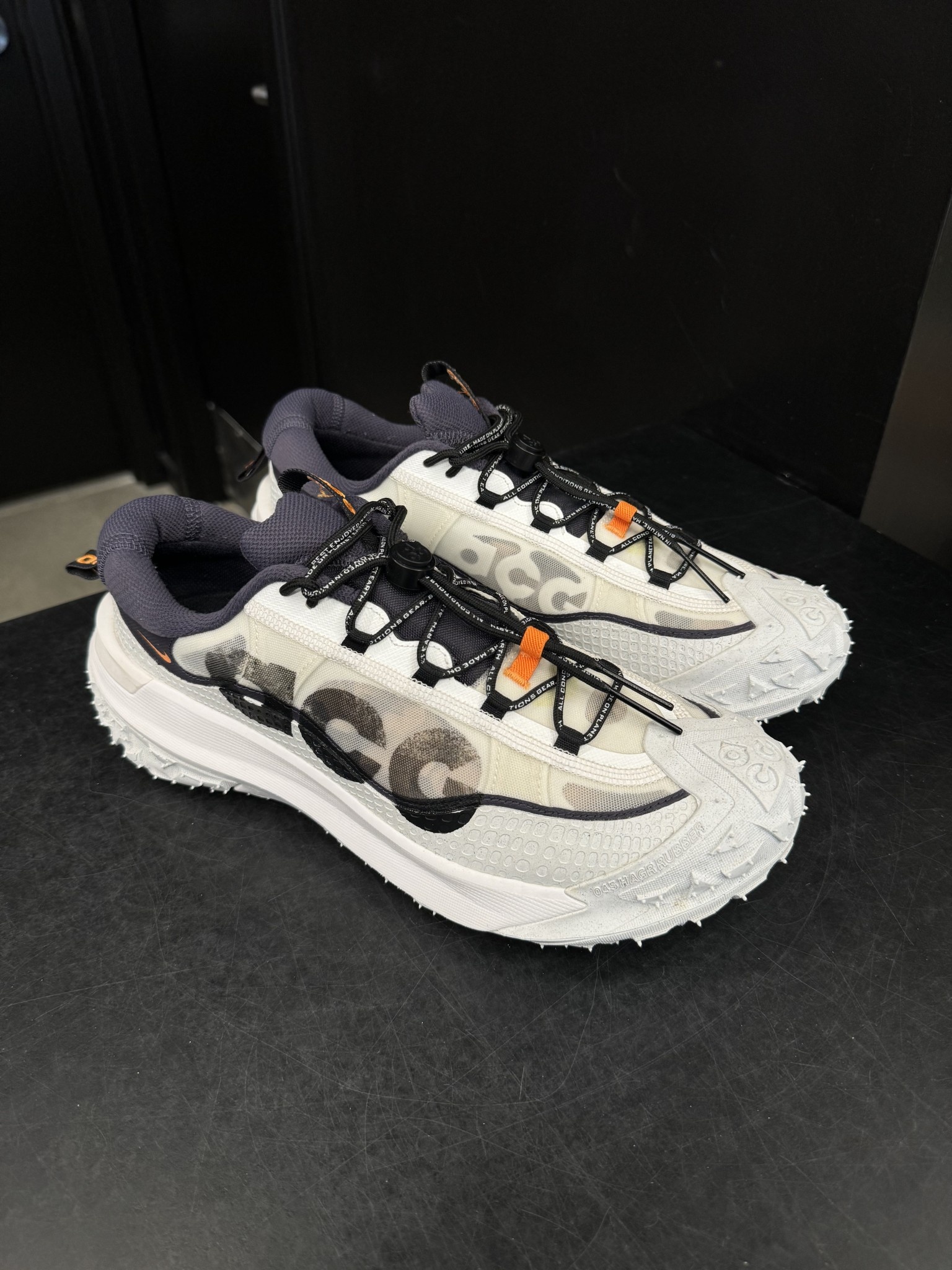 Nike Nike ACG Mountain Fly 2 Low White Bright Mandarin Size 10