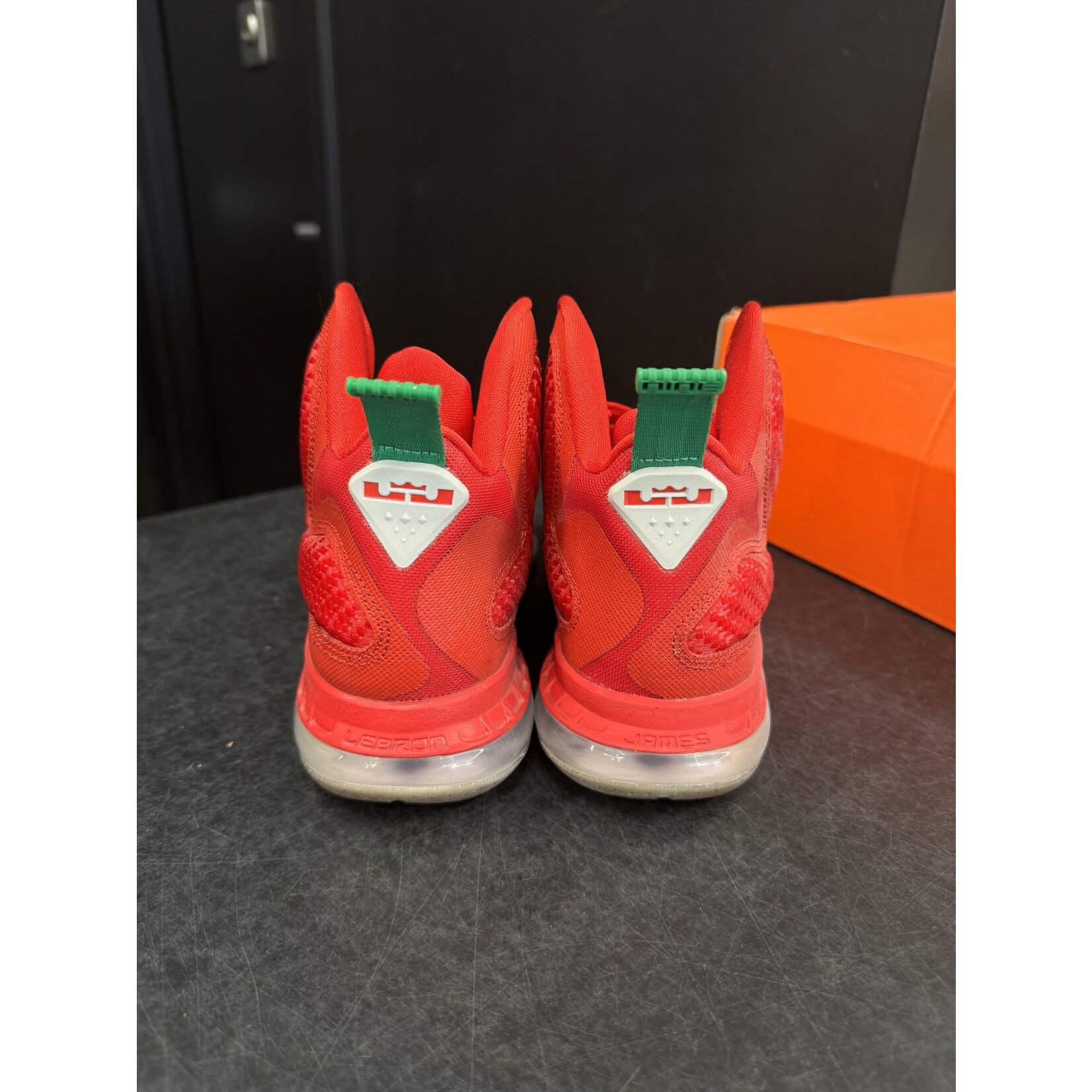 Nike Nike LeBron 9 Christmas (GS) Size 5, PREOWNED
