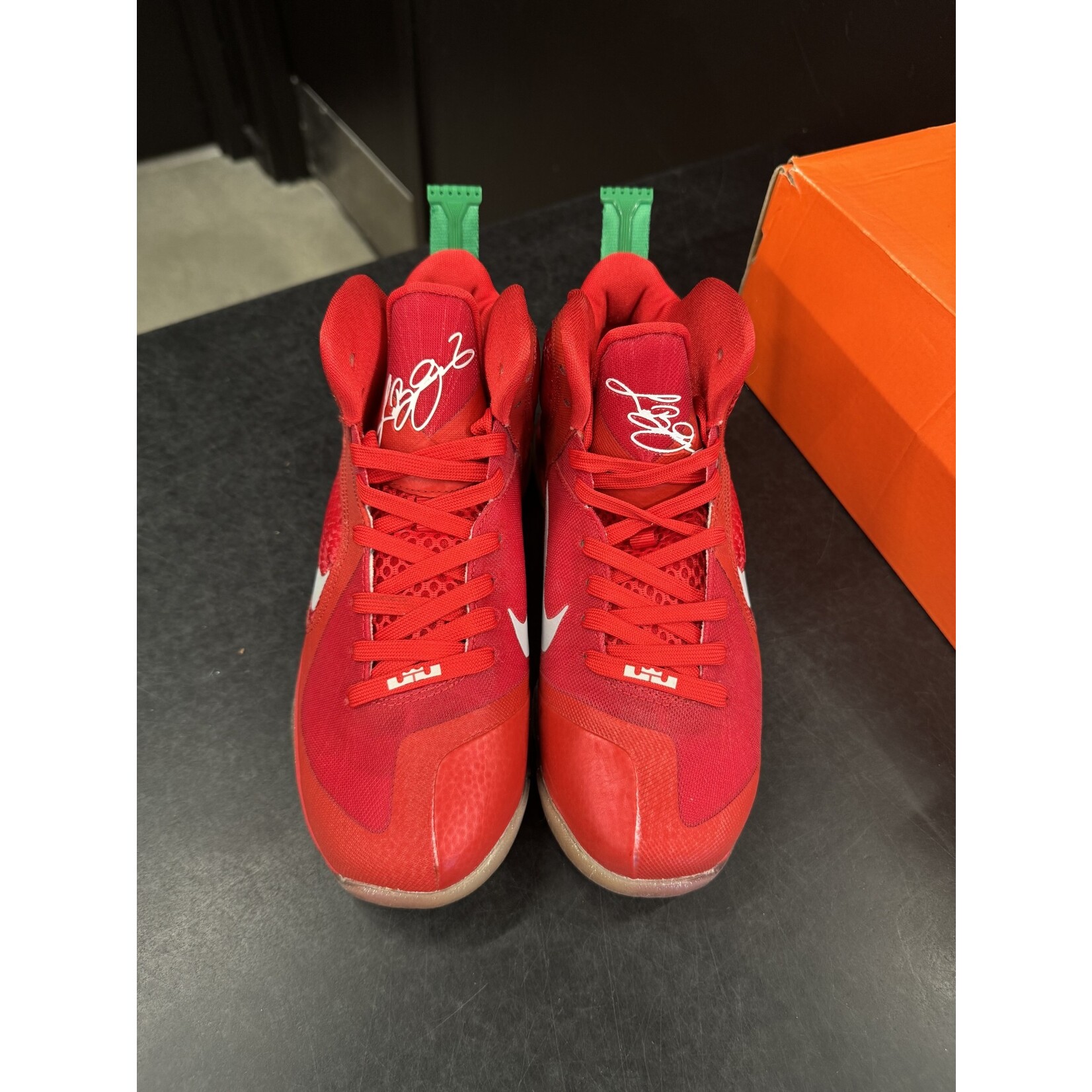 Nike Nike LeBron 9 Christmas (GS) Size 5, PREOWNED