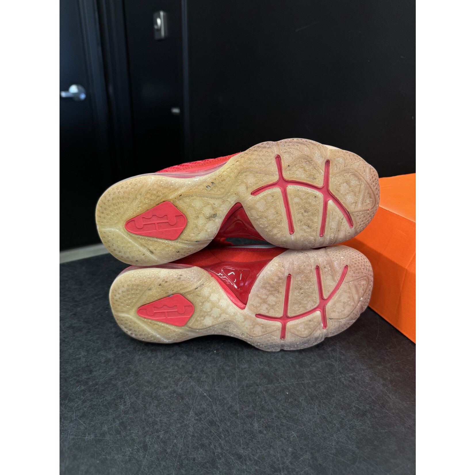 Nike Nike LeBron 9 Christmas (GS) Size 5, PREOWNED