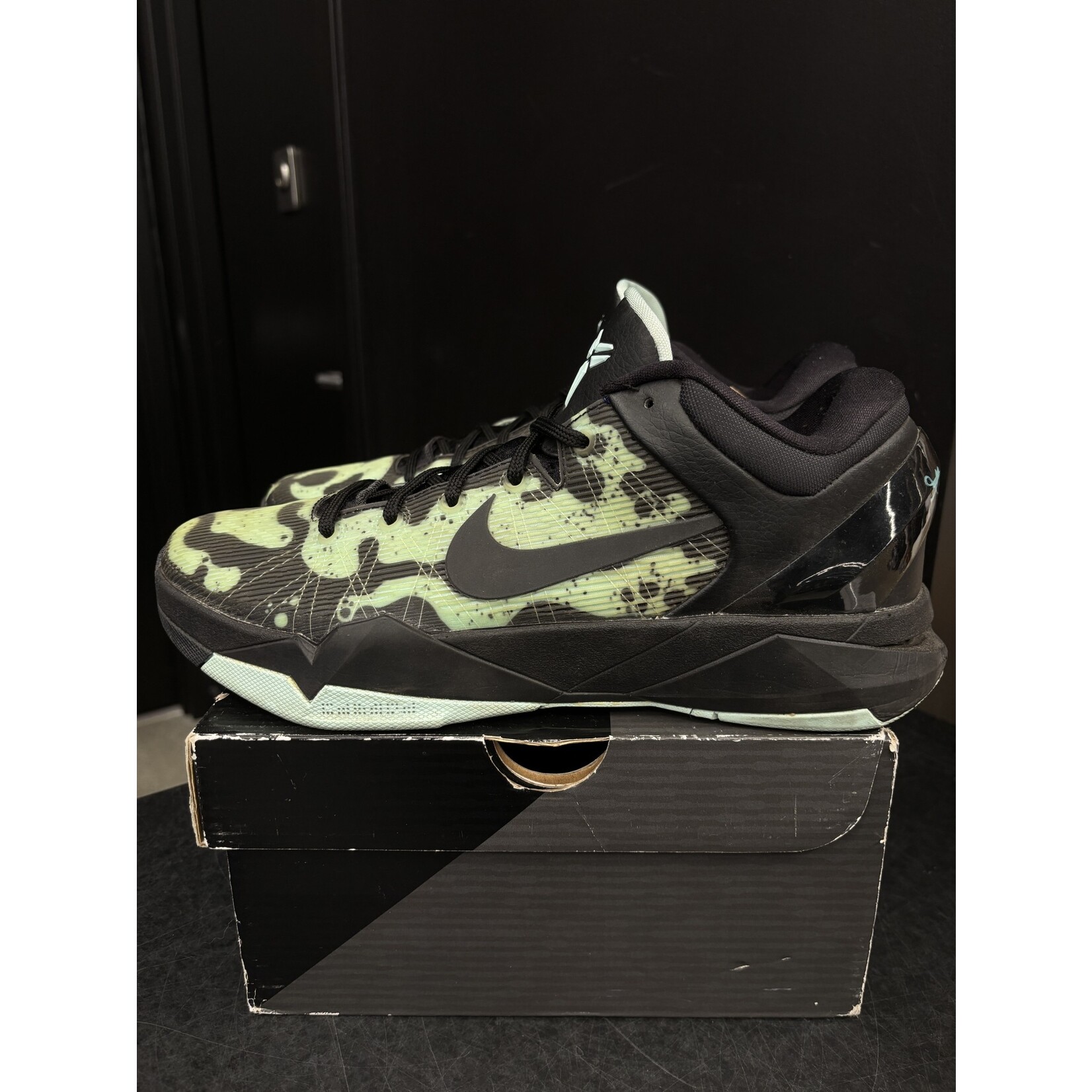 Nike Nike Kobe 7 Poison Dart Frog Mint Size 10 PREOWNED SoleSeattle