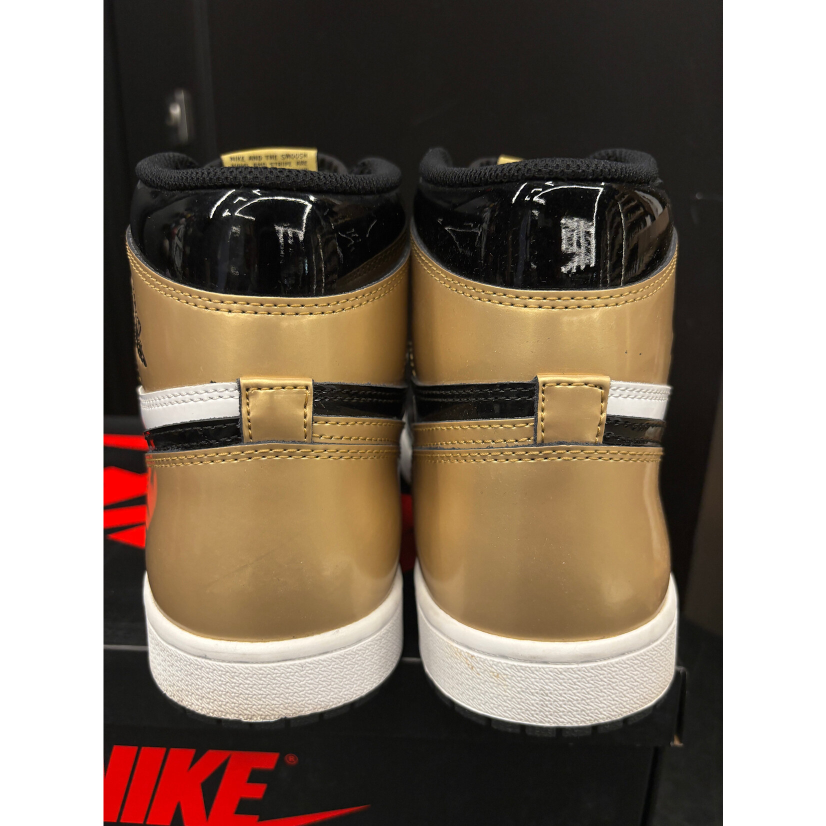 Jordan Jordan 1 Retro High Gold Top 3 Size 10.5, PREOWNED