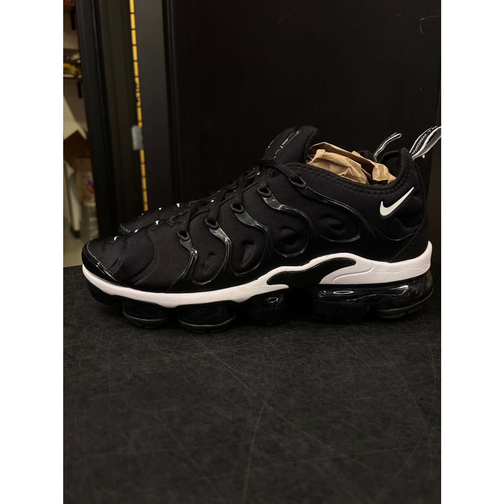 Nike air vapormax plus overbranding hotsell