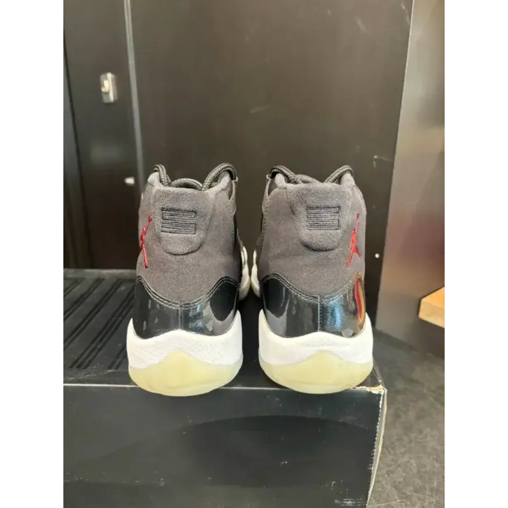 Jordan Jordan 11 Retro 72-10 Size 11.5, PREOWNED