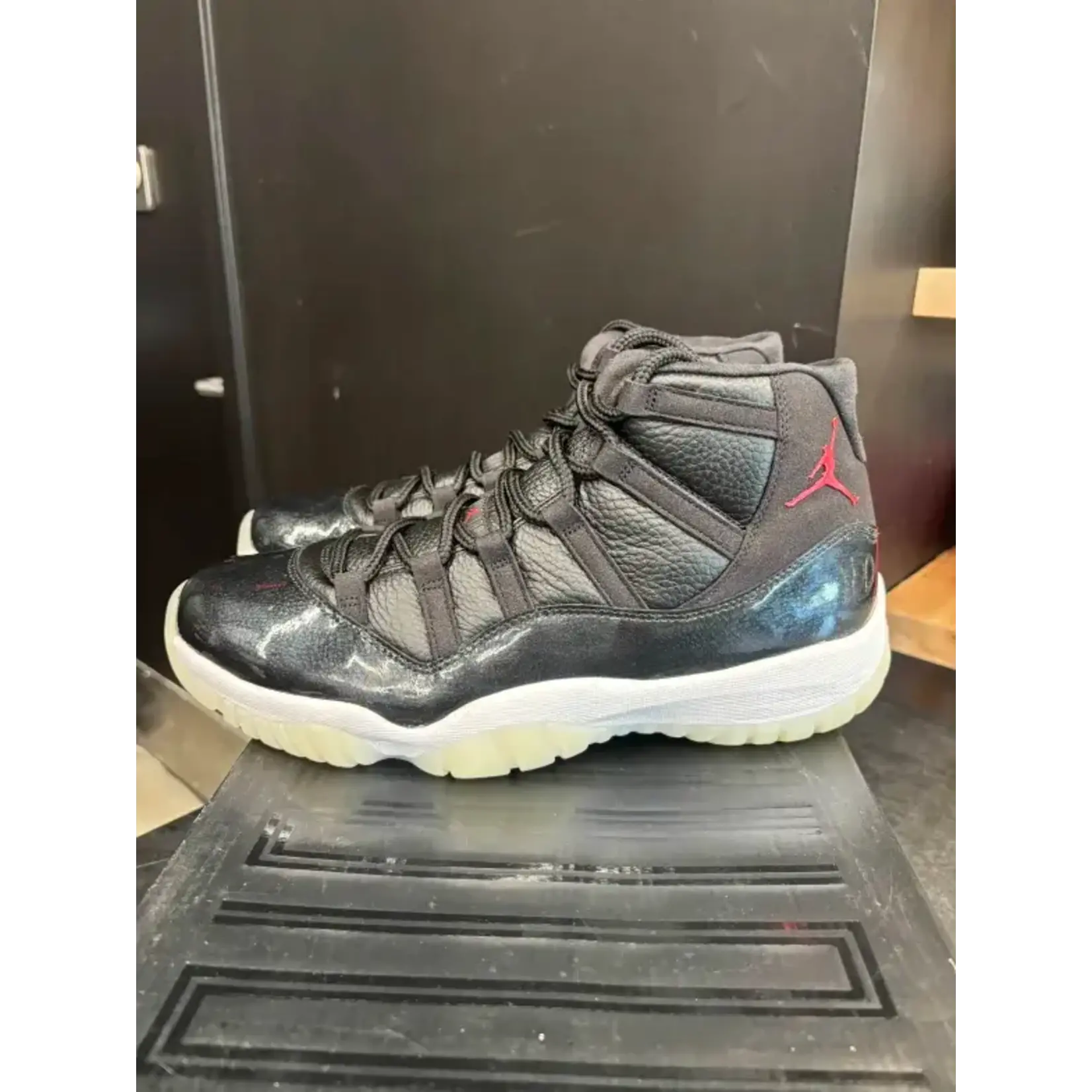 Jordan Jordan 11 Retro 72-10 Size 11.5, PREOWNED