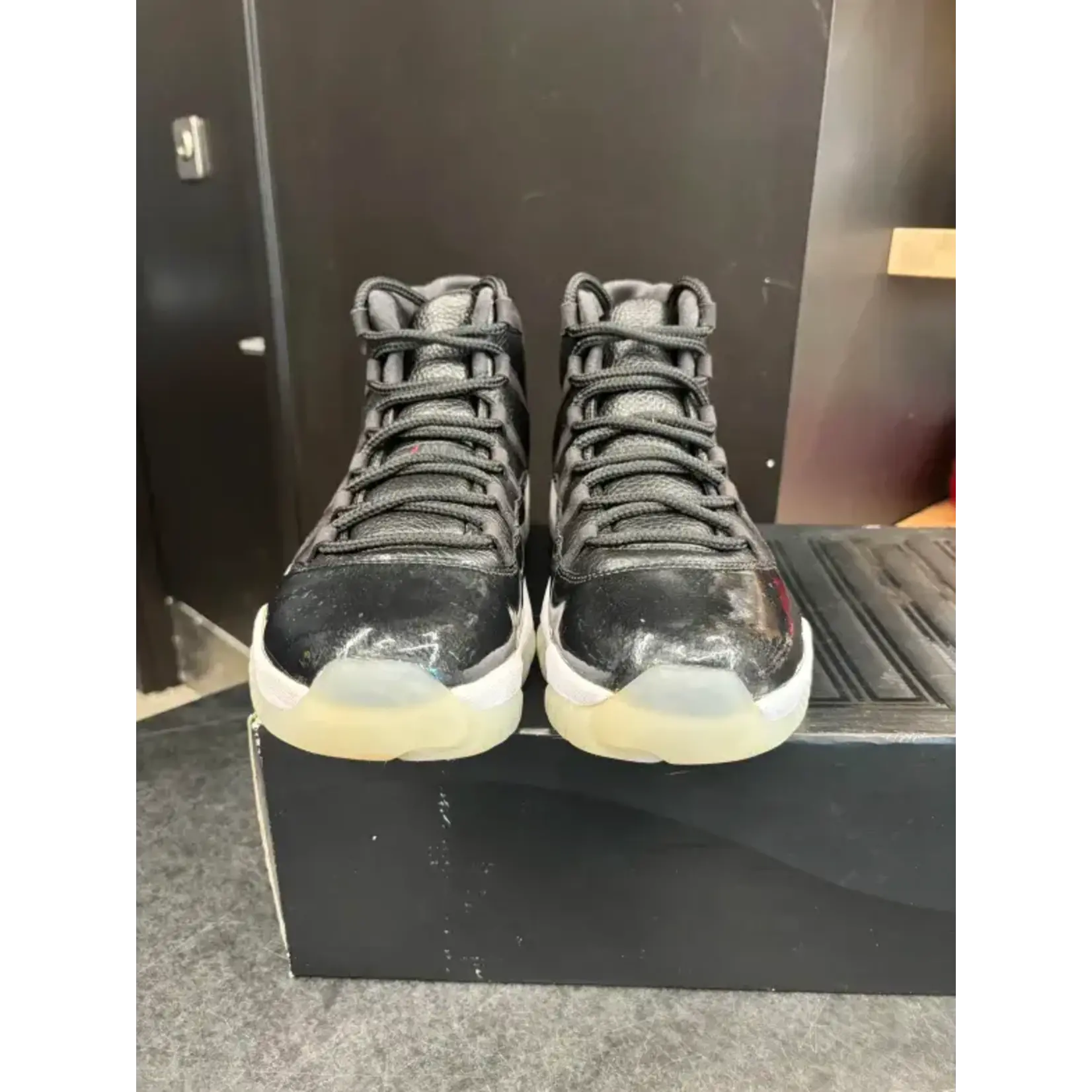 Jordan Jordan 11 Retro 72-10 Size 11.5, PREOWNED