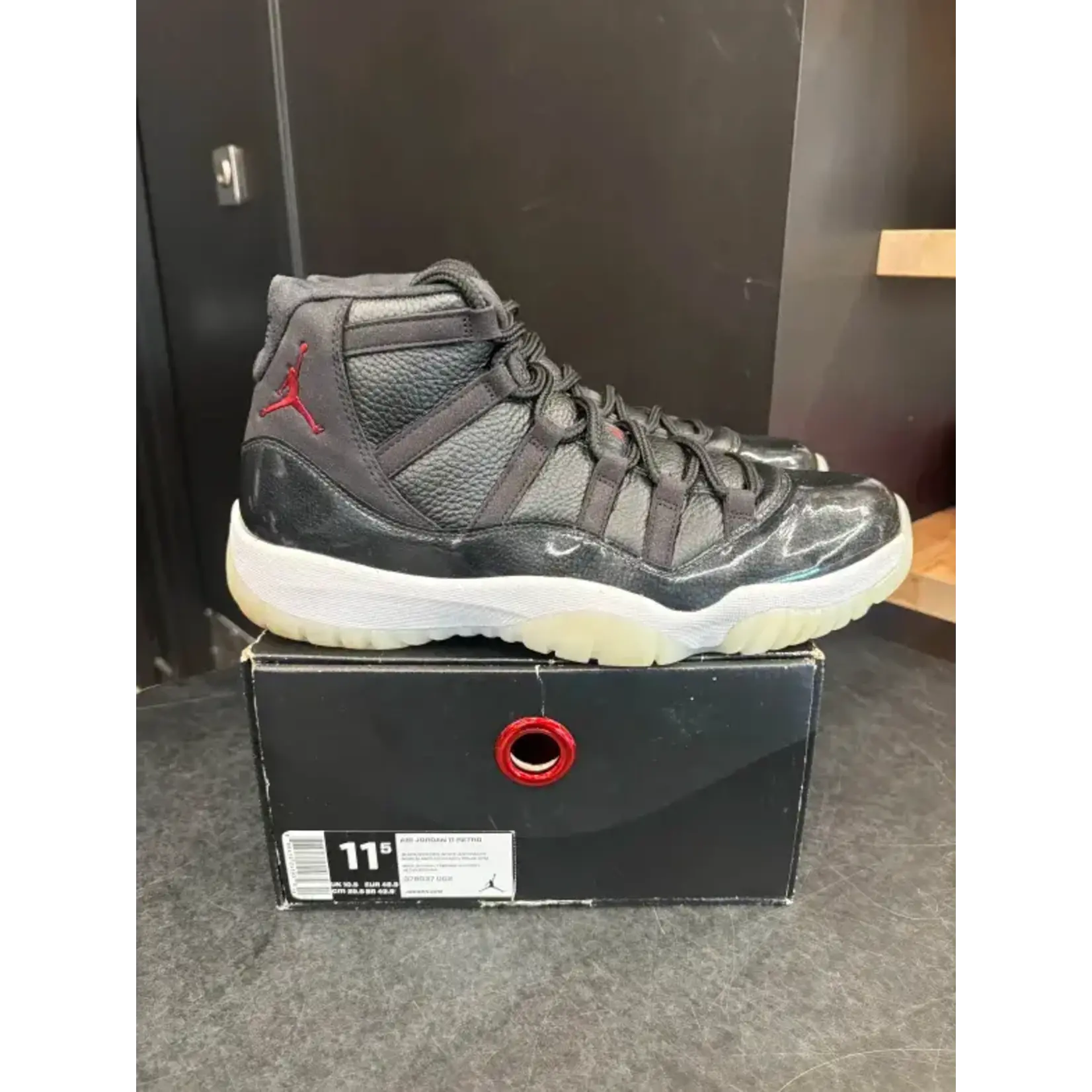 Jordan Jordan 11 Retro 72-10 Size 11.5, PREOWNED