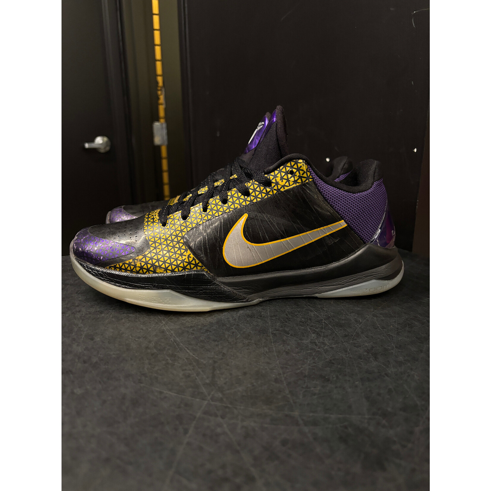 Nike Nike Kobe 5 POP Away Size 10, PREOWNED NO BOX