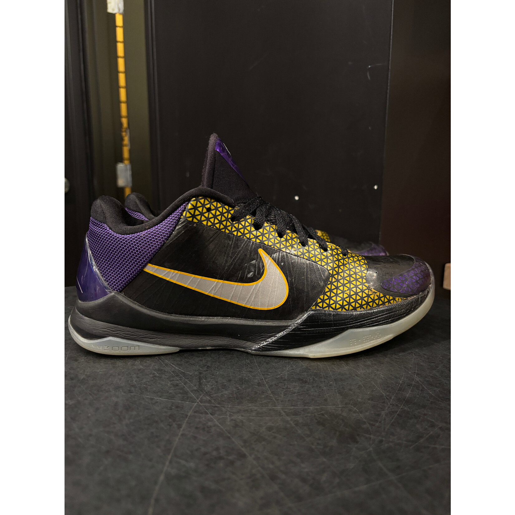 Nike Nike Kobe 5 POP Away Size 10, PREOWNED NO BOX