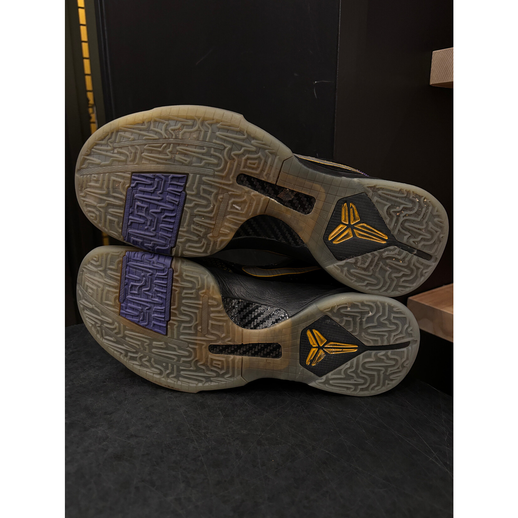 Nike Nike Kobe 5 POP Away Size 10, PREOWNED NO BOX