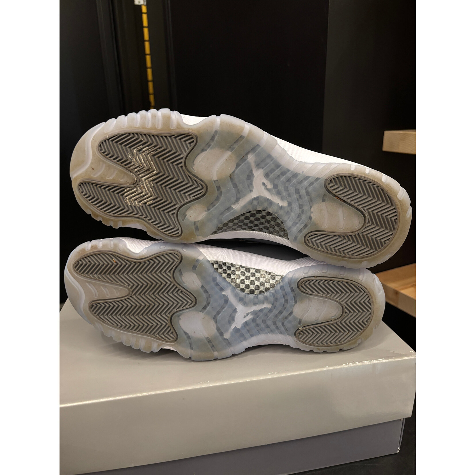 Jordan Jordan 11 Retro Cool Grey (2021) Size 11, PREOWNED