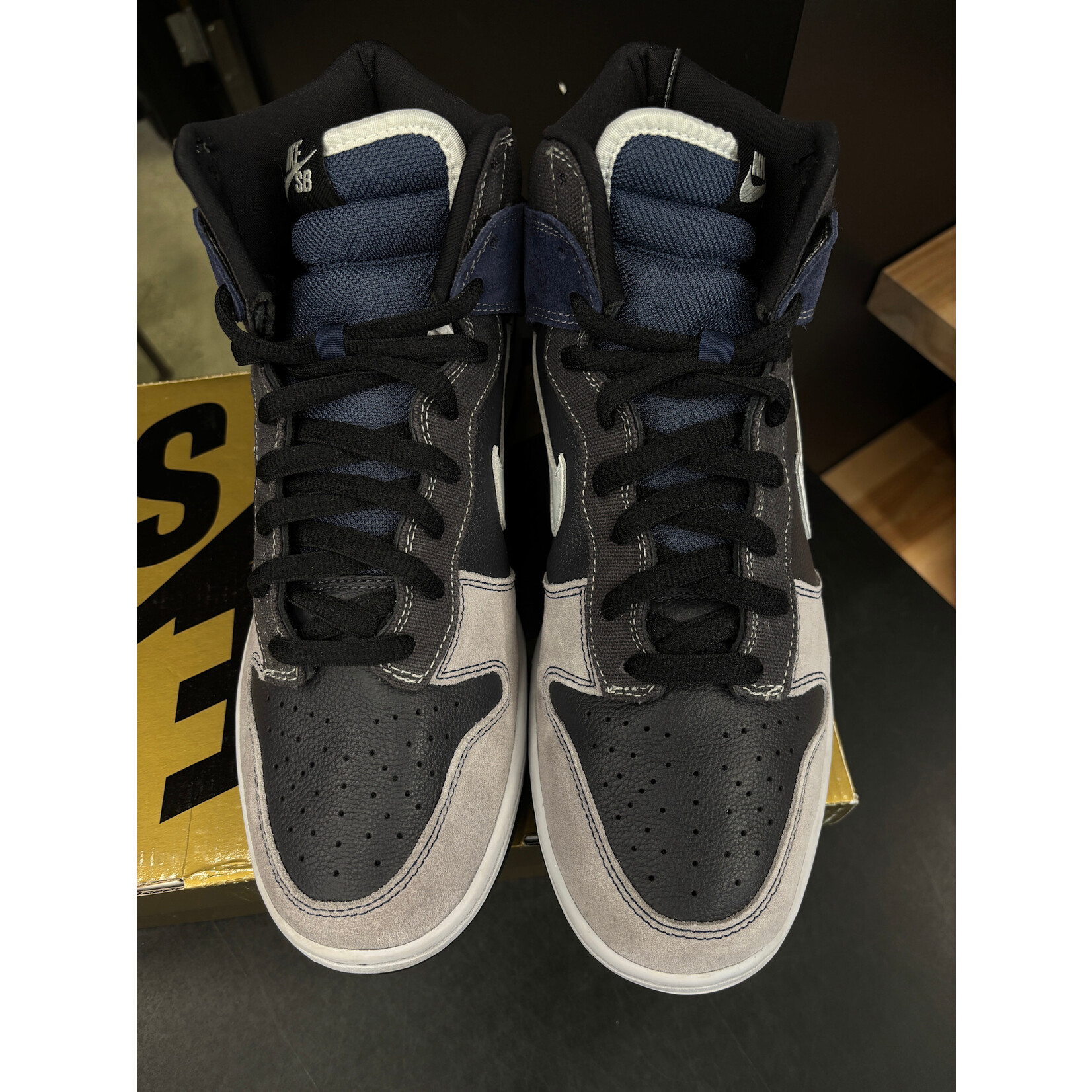 Nike Nike SB Dunk High Un-Futuras Size 11, PREOWNED WORN ONCE