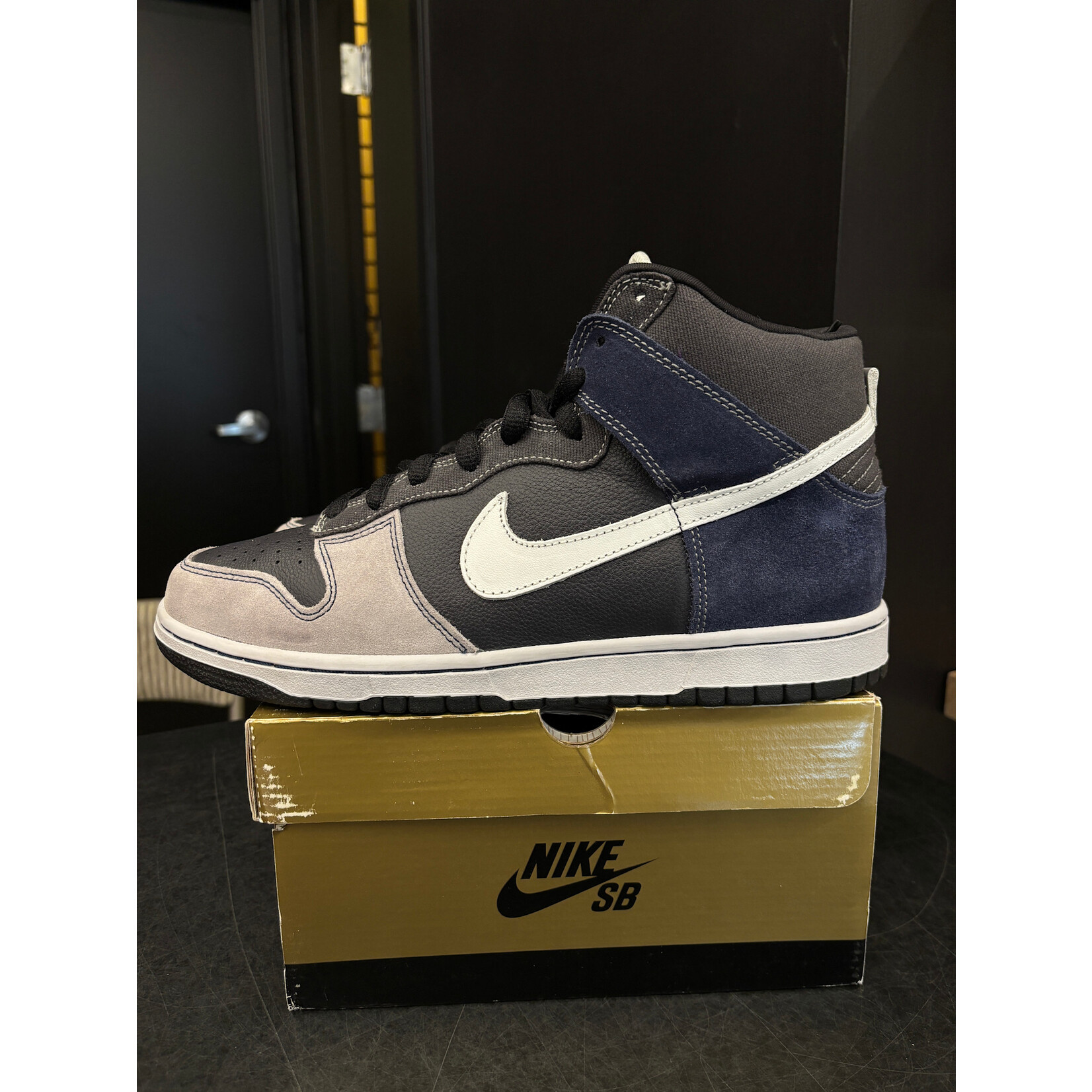 Nike Nike SB Dunk High Un-Futuras Size 11, PREOWNED WORN ONCE