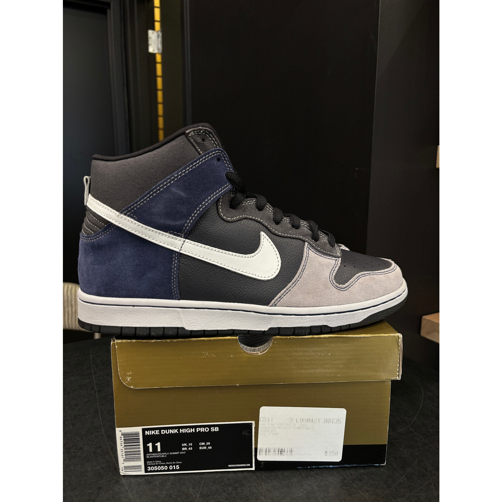 Nike Nike SB Dunk High Un-Futuras Size 11, PREOWNED WORN ONCE