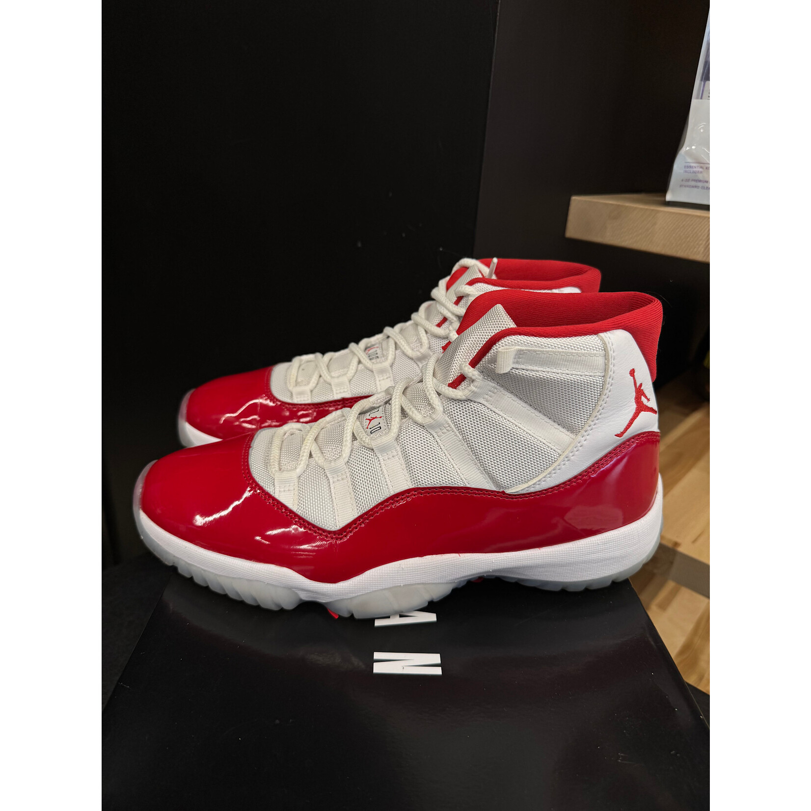 Jordan Jordan 11 Retro Cherry Size 11, PREOWNED