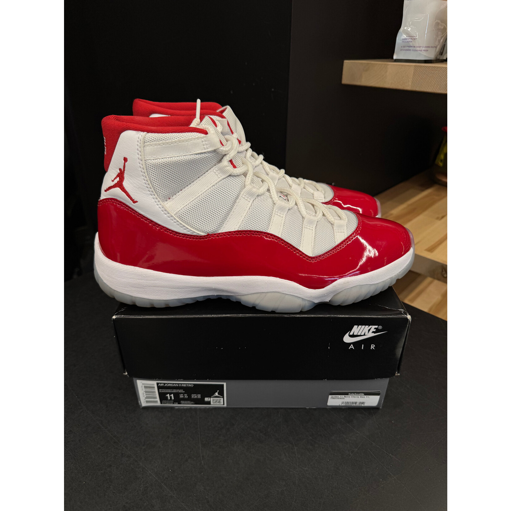Jordan Jordan 11 Retro Cherry Size 11, PREOWNED