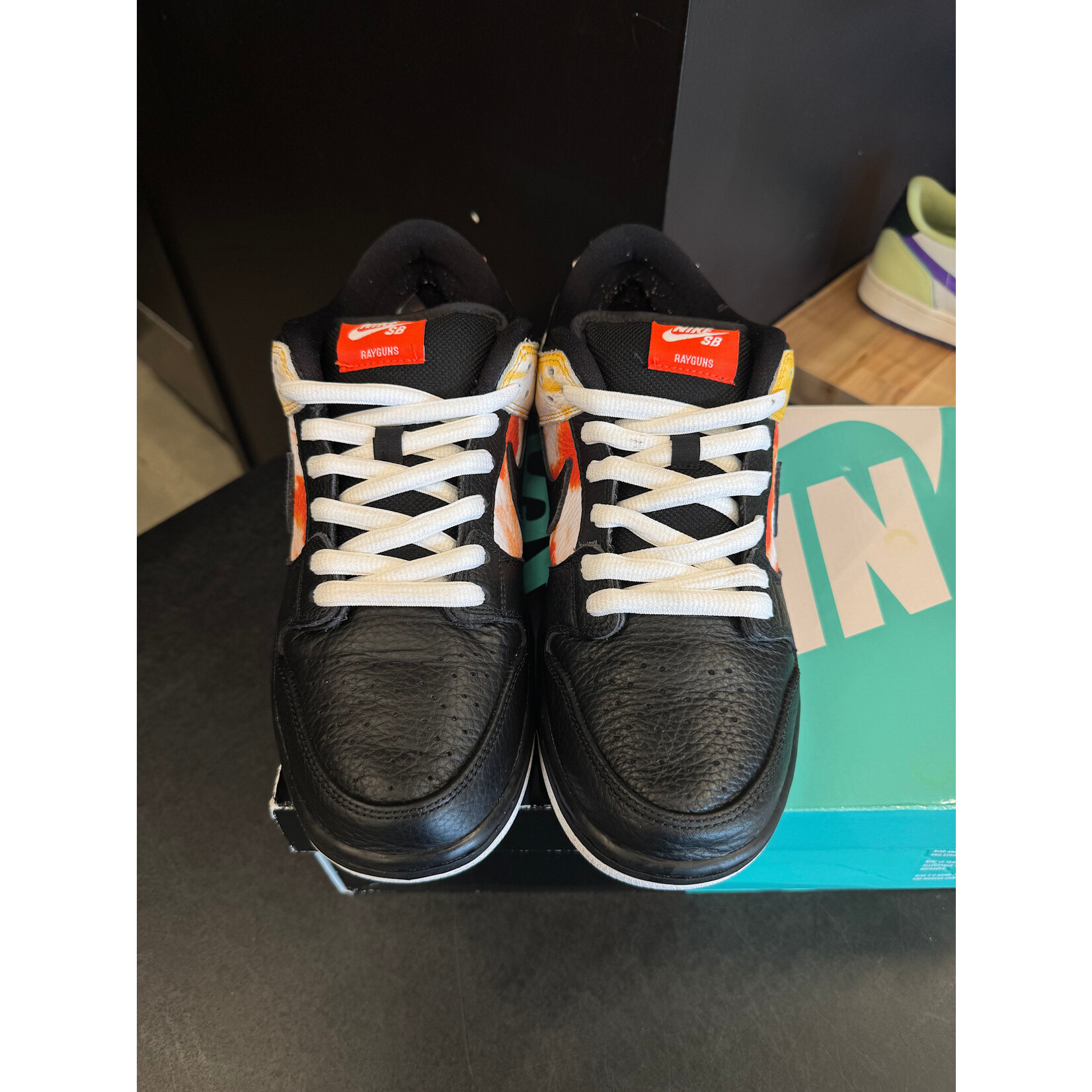 Nike Nike SB Dunk Low Raygun Size 9.5, PREOWNED
