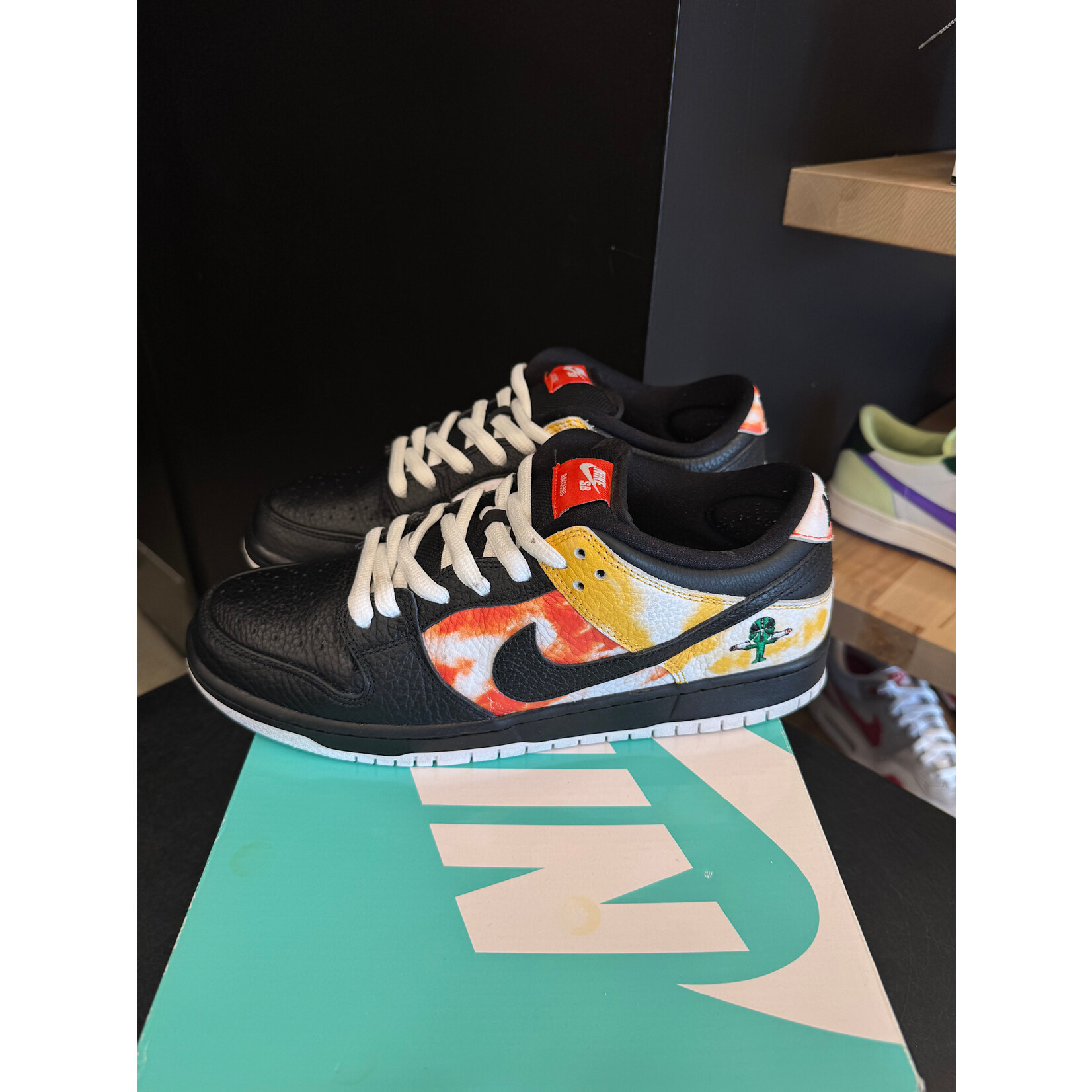 Nike Nike SB Dunk Low Raygun Size 9.5, PREOWNED