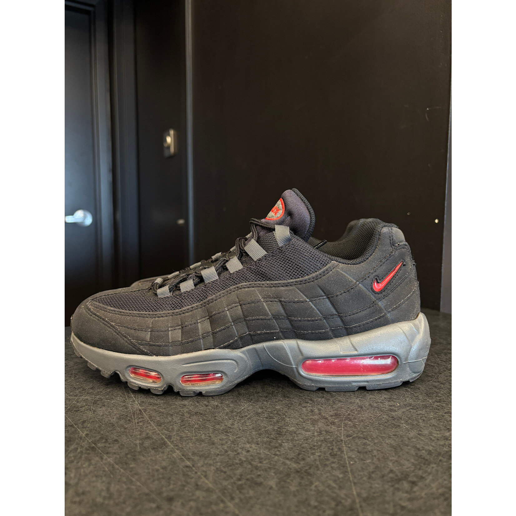 Nike Nike Air Max 95 Black University Red Size 8.5, PREOWNED