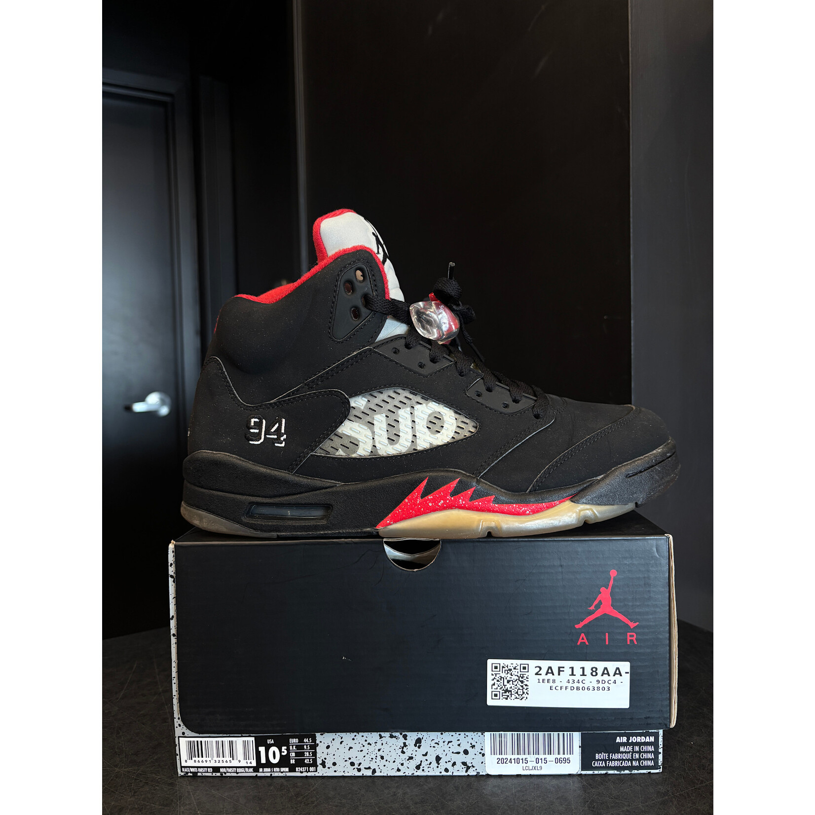 Jordan Jordan 5 Retro Supreme Black Size 10.5, PREOWNED Jordan Jordan 5 Retro Supreme Black Size 10.5, PREOWNED