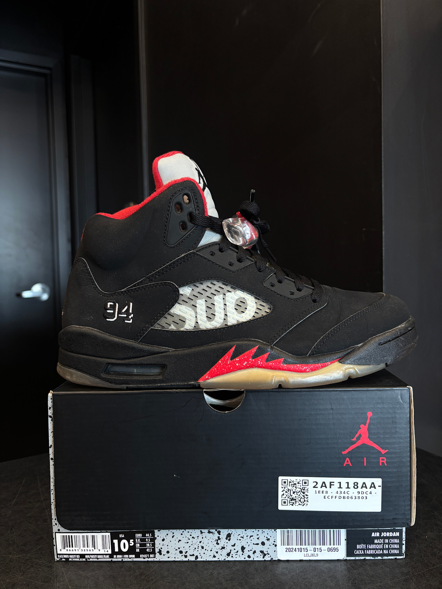 Jordan Jordan 5 Retro Supreme Black Size 10.5, PREOWNED Jordan Jordan 5 Retro Supreme Black Size 10.5, PREOWNED