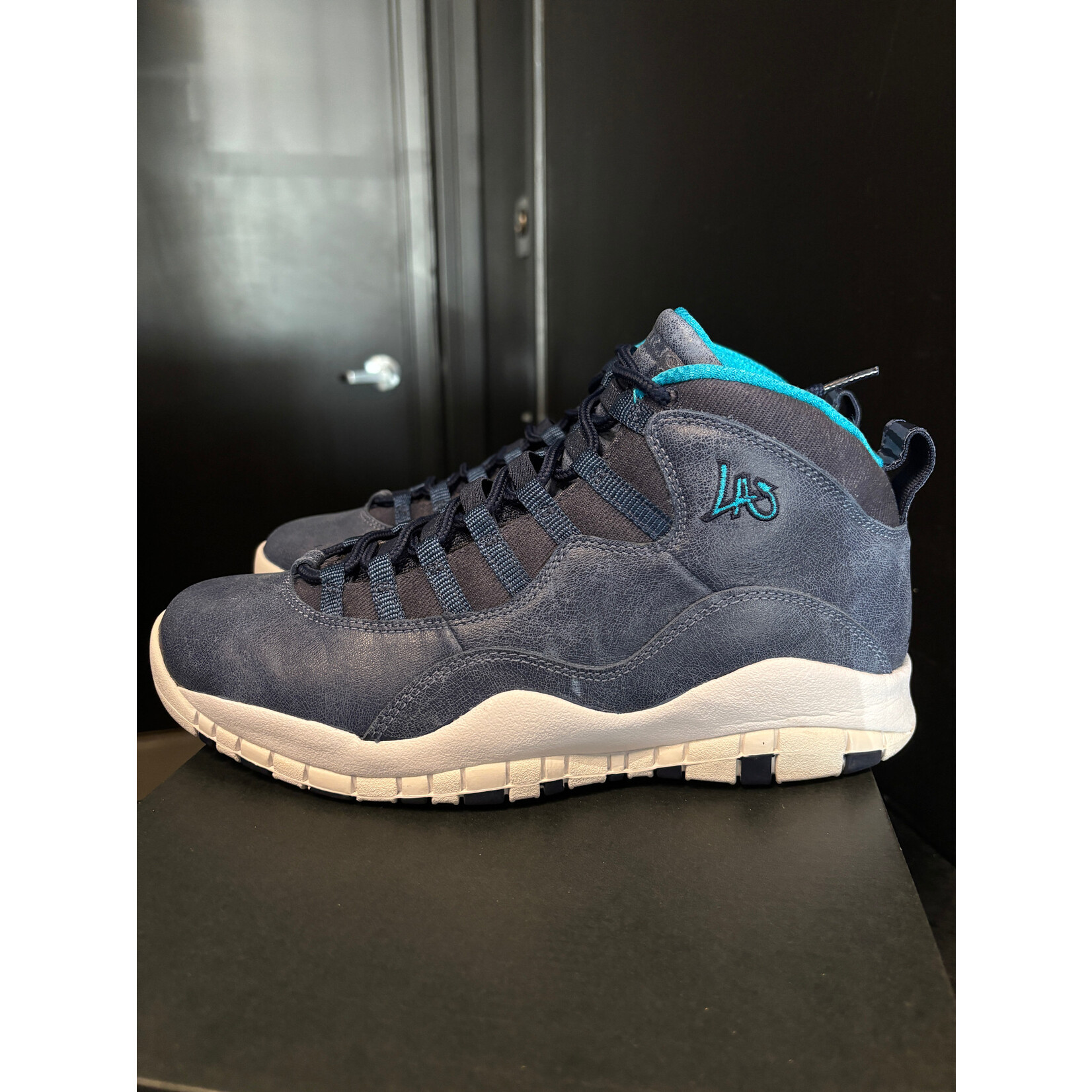 Jordan Jordan 10 Retro Los Angeles Size 9, PREOWNED