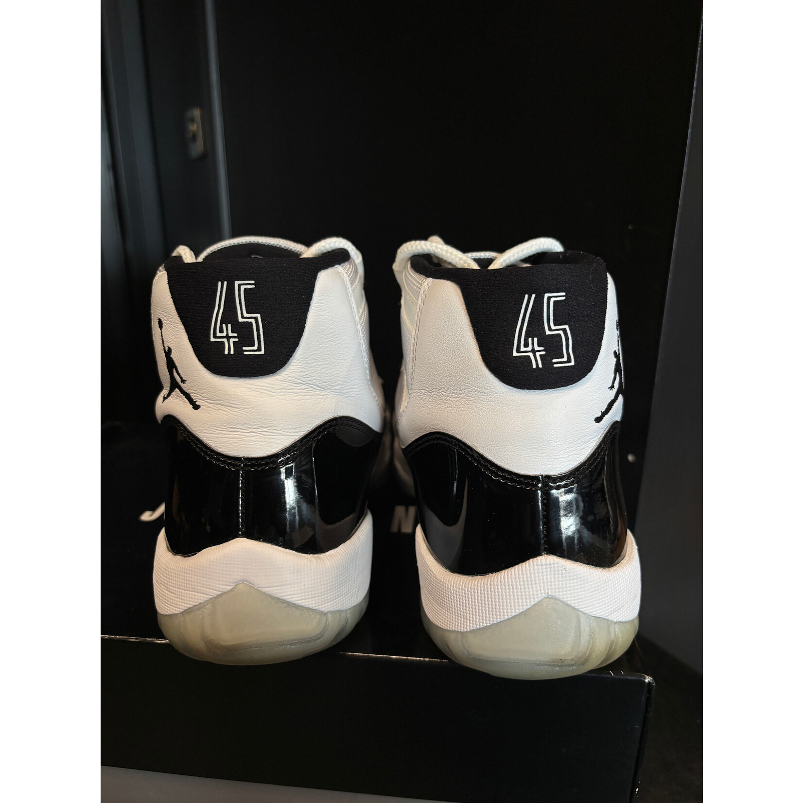 Jordan Jordan 11 Retro Concord (2018) Size 9, PREOWNED