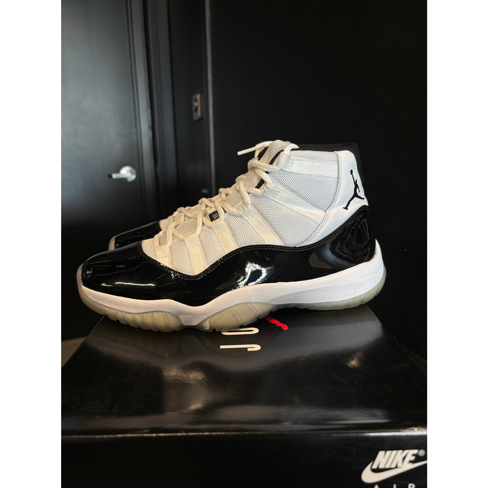Jordan Jordan 11 Retro Concord (2018) Size 9, PREOWNED