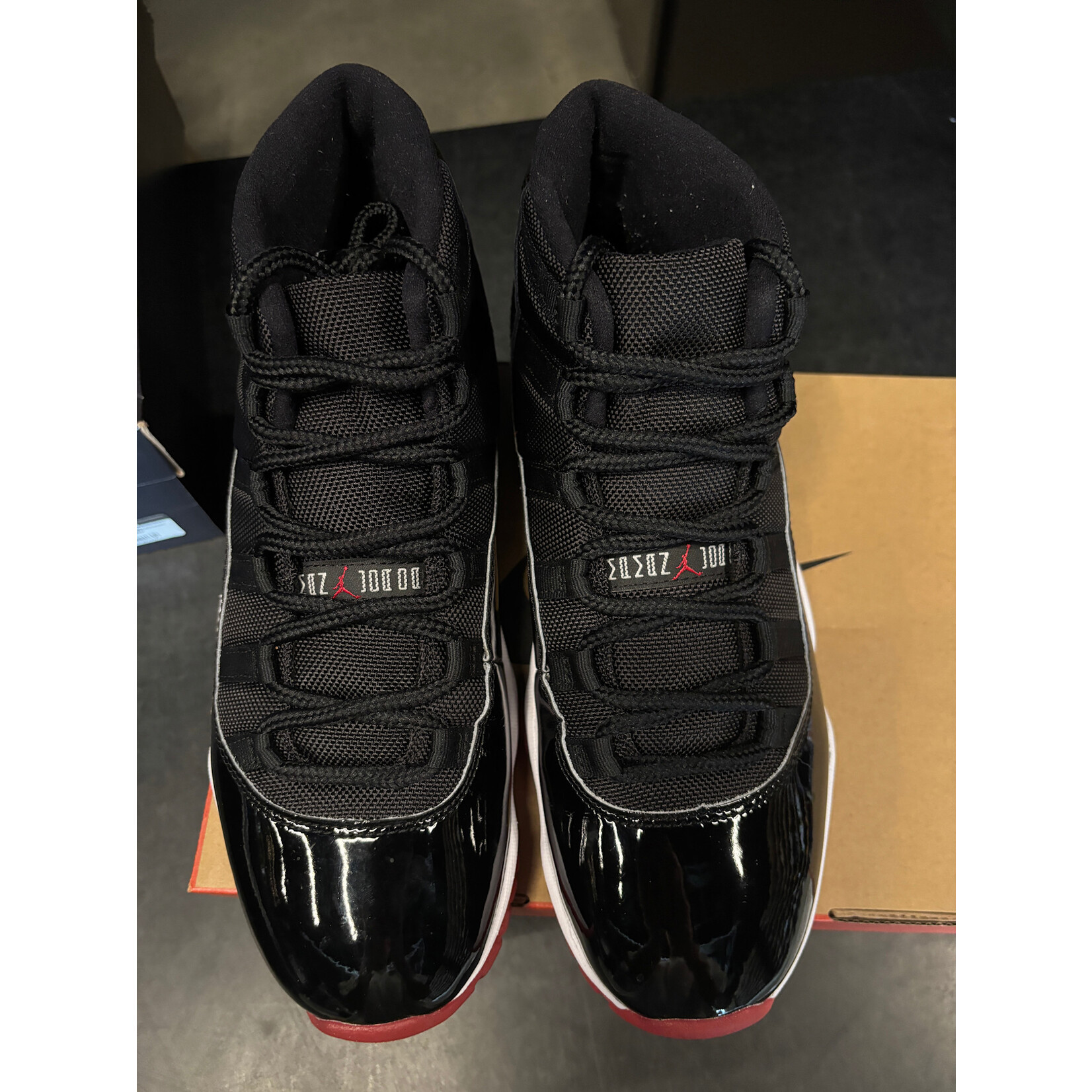 Jordan Jordan 11 Retro Playoffs Bred (2019) Size 9, PREOWNED