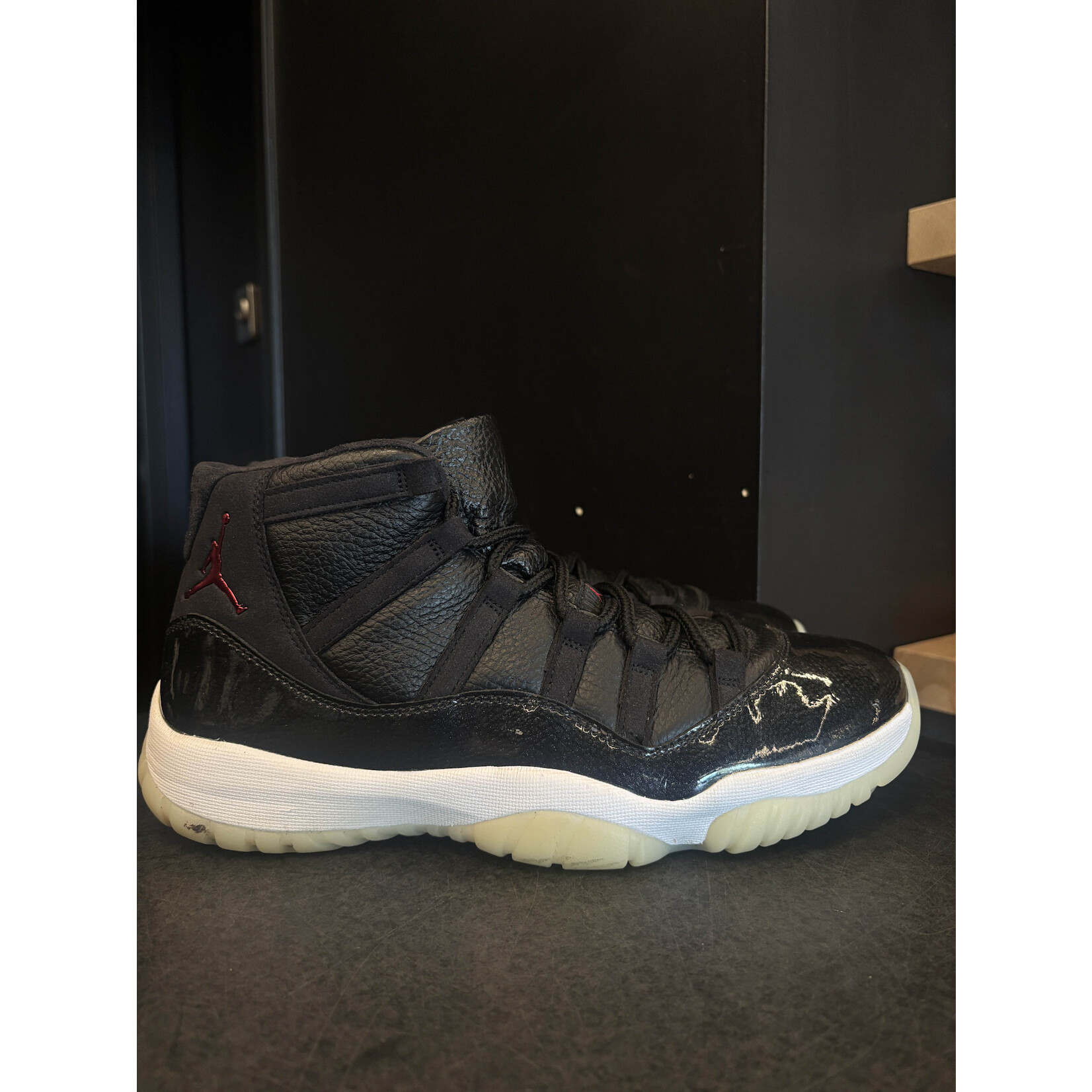 Jordan Jordan 11 Retro 72-10 Size 10.5, PREOWNED NO BOX