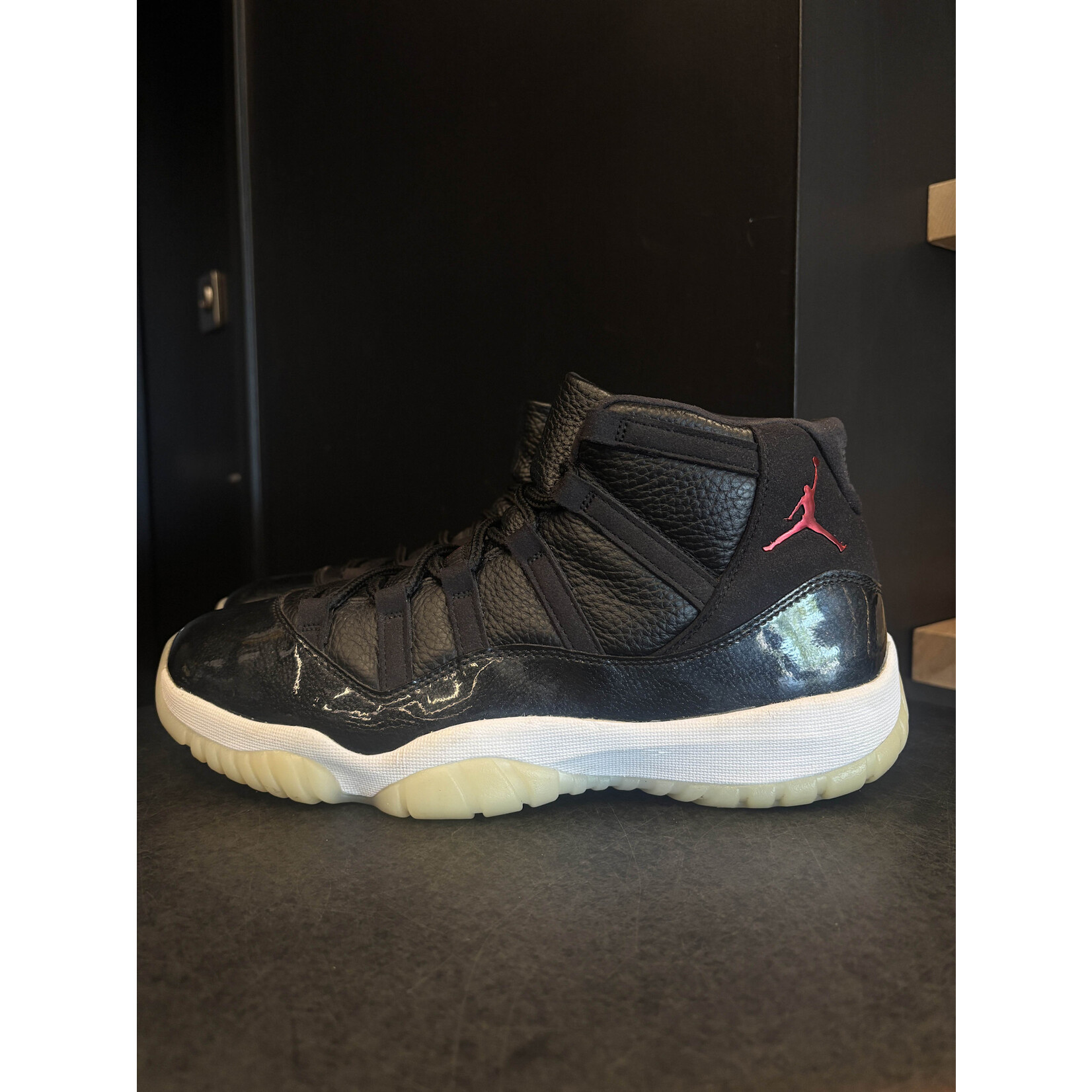 Jordan Jordan 11 Retro 72-10 Size 10.5, PREOWNED NO BOX