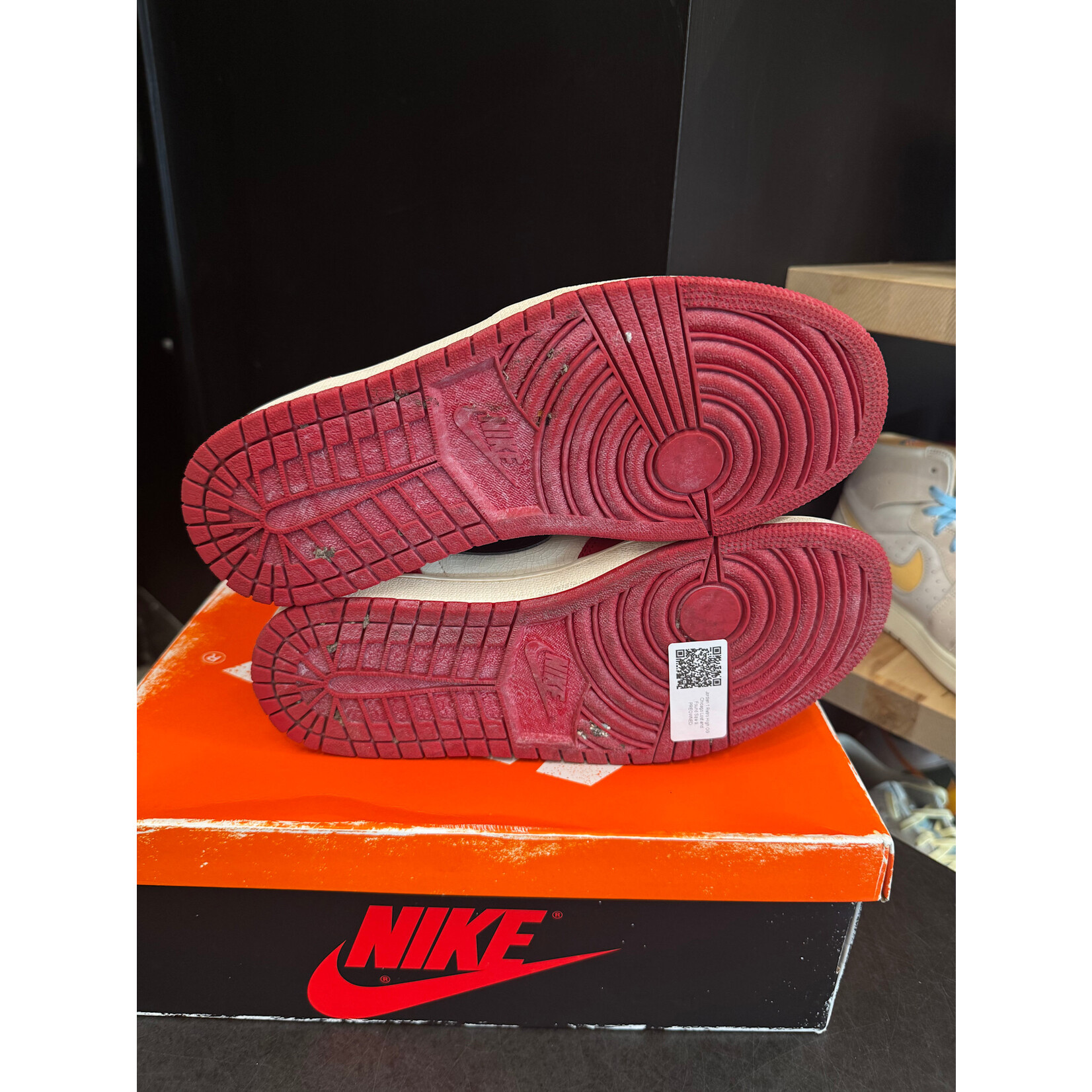 Jordan Jordan 1 Retro High OG Chicago Lost and Found Size 9, PREOWNED