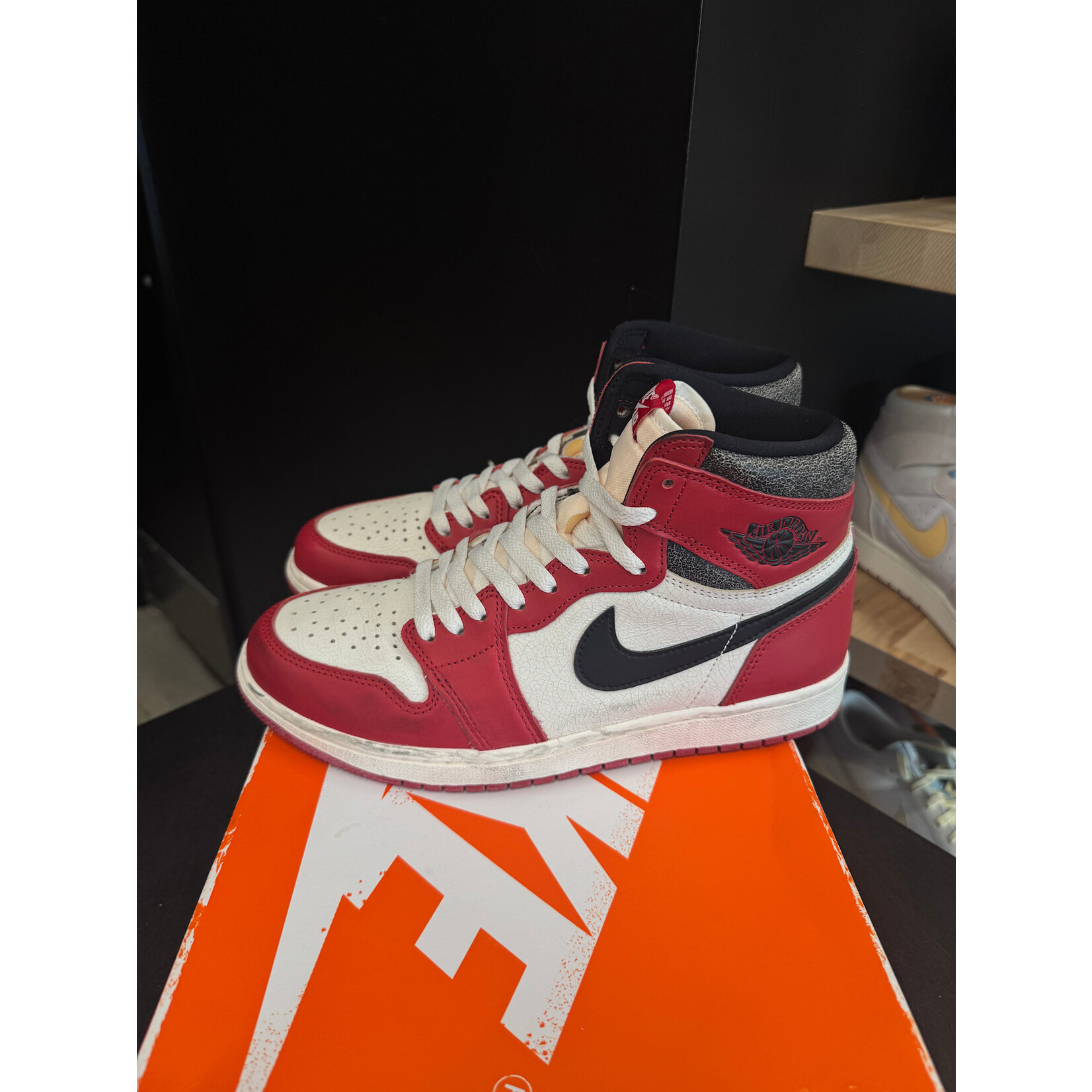 Jordan Jordan 1 Retro High OG Chicago Lost and Found Size 9, PREOWNED
