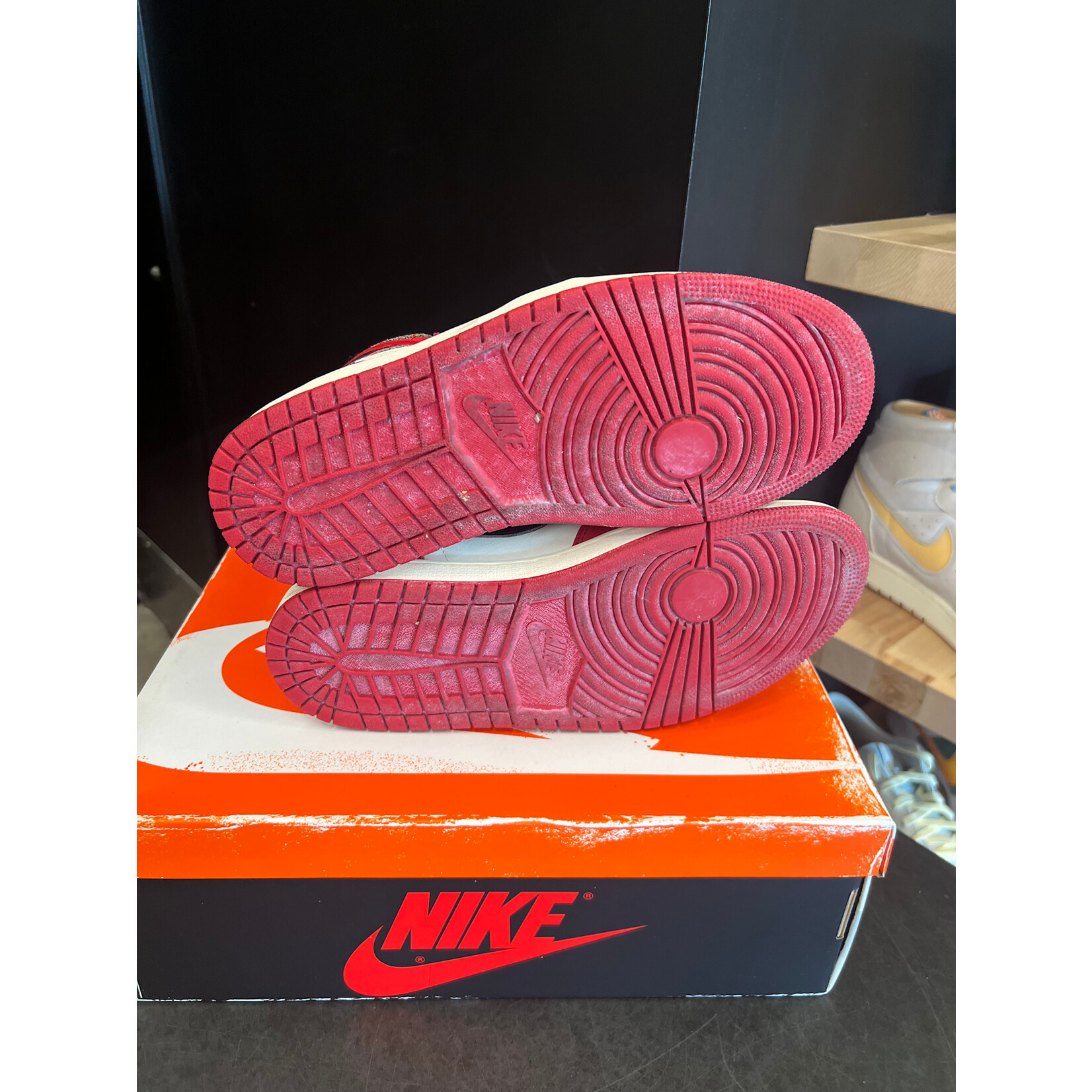 Jordan Jordan 1 Retro High OG Chicago Lost and Found Size 8.5, PREOWNED