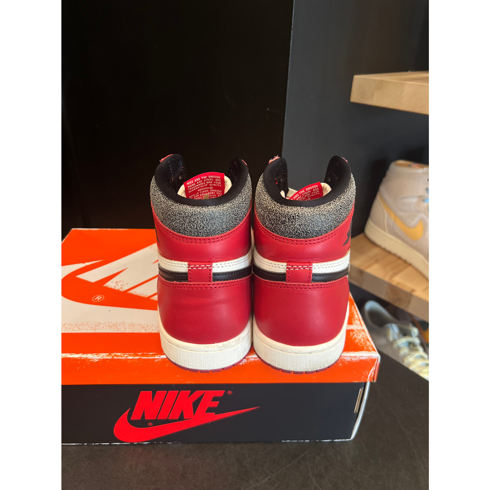 Jordan Jordan 1 Retro High OG Chicago Lost and Found Size 8.5, PREOWNED