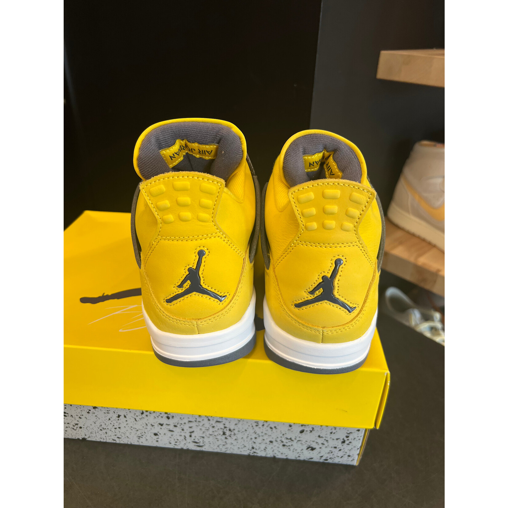Jordan Jordan 4 Retro Lightning (2021) Size 9, PREOWNED
