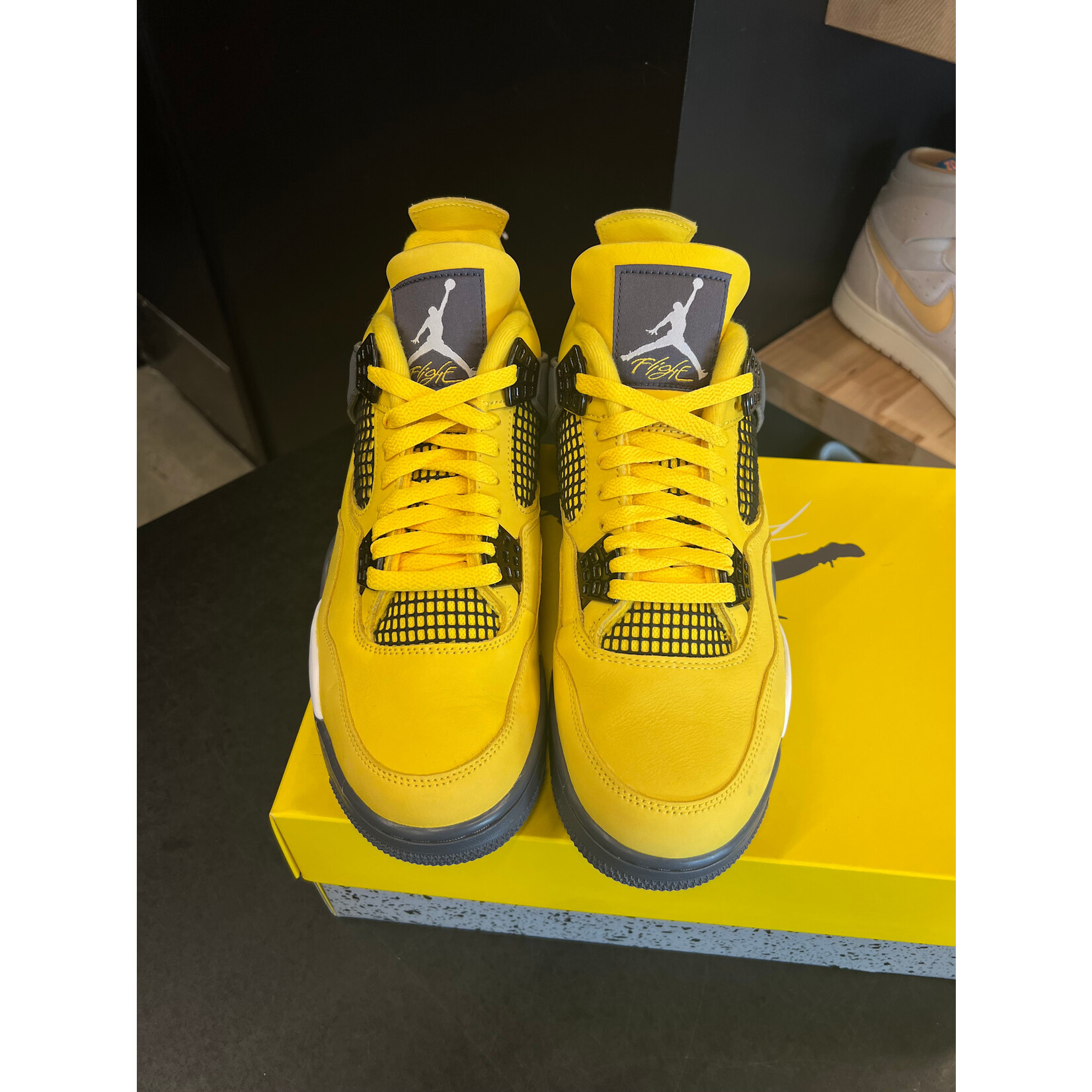 Jordan Jordan 4 Retro Lightning (2021) Size 9, PREOWNED