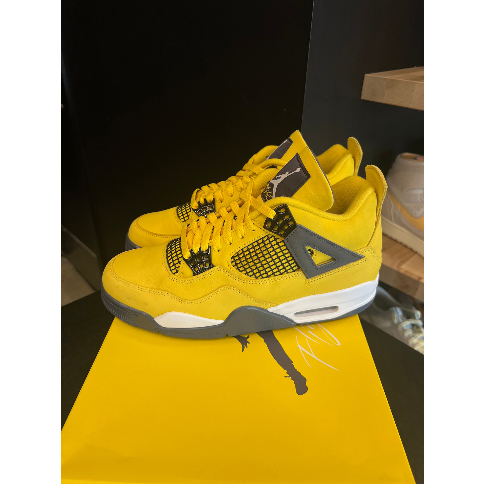 Jordan Jordan 4 Retro Lightning (2021) Size 9, PREOWNED