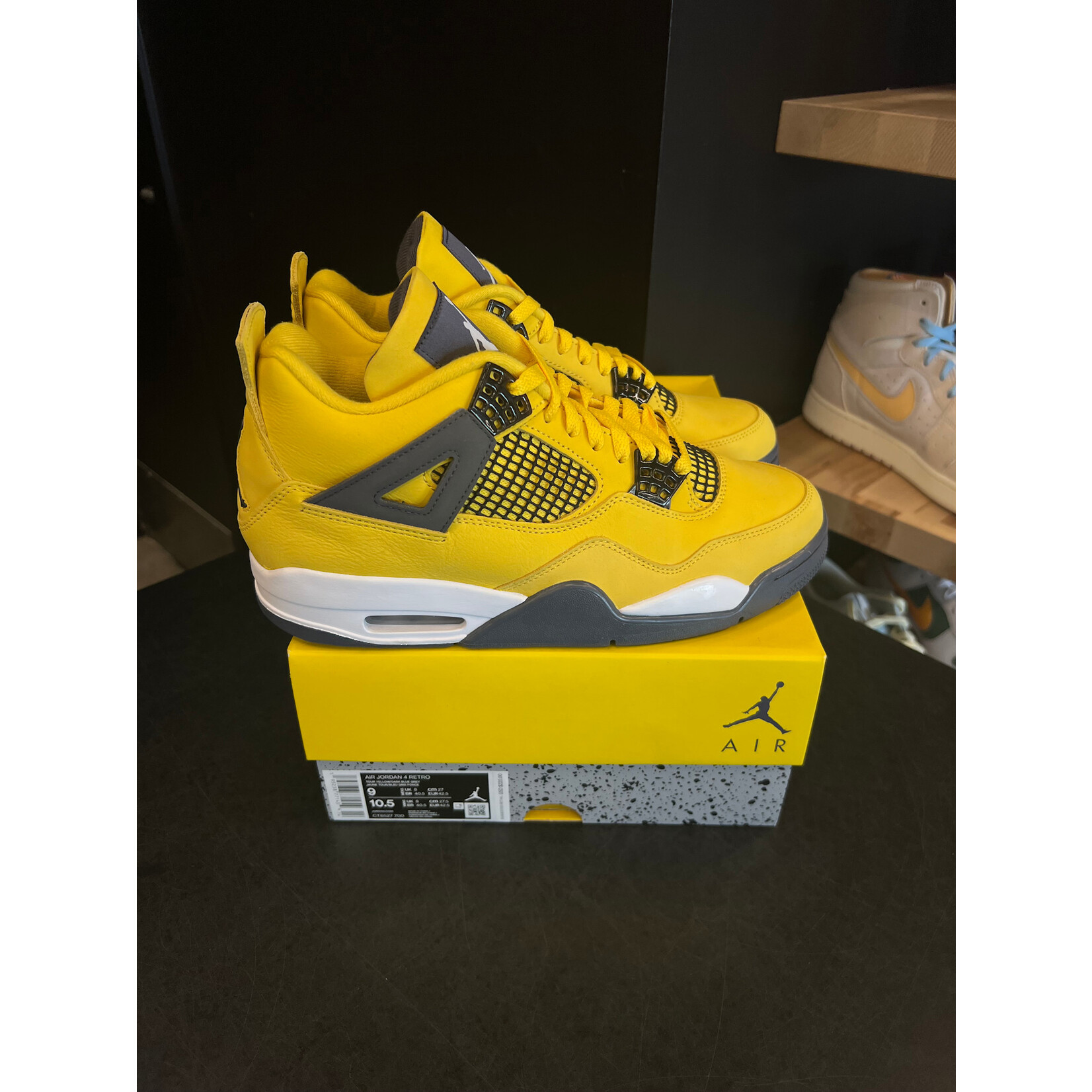 Jordan Jordan 4 Retro Lightning (2021) Size 9, PREOWNED