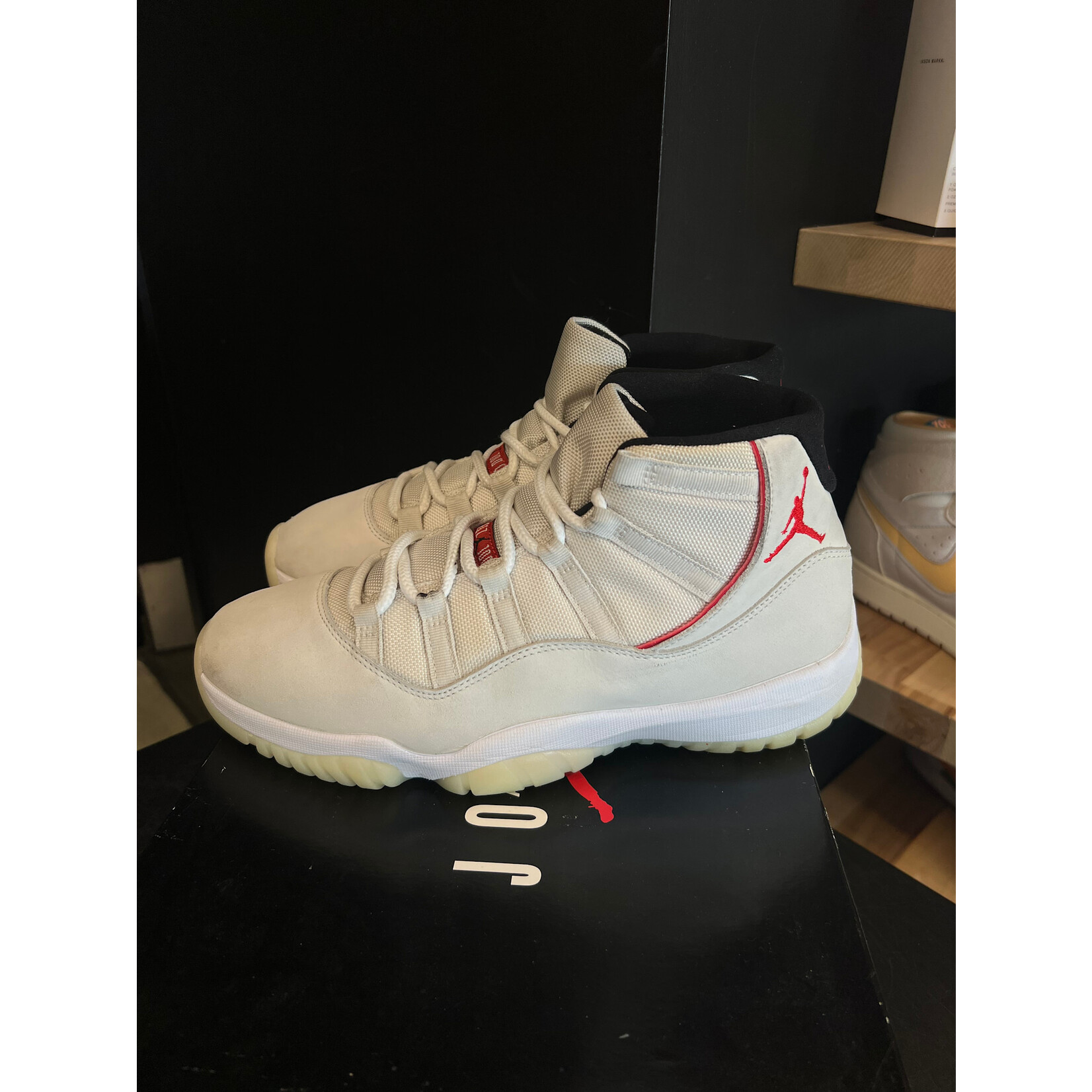 Jordan Jordan 11 Retro Platinum Tint Size 10, PREOWNED