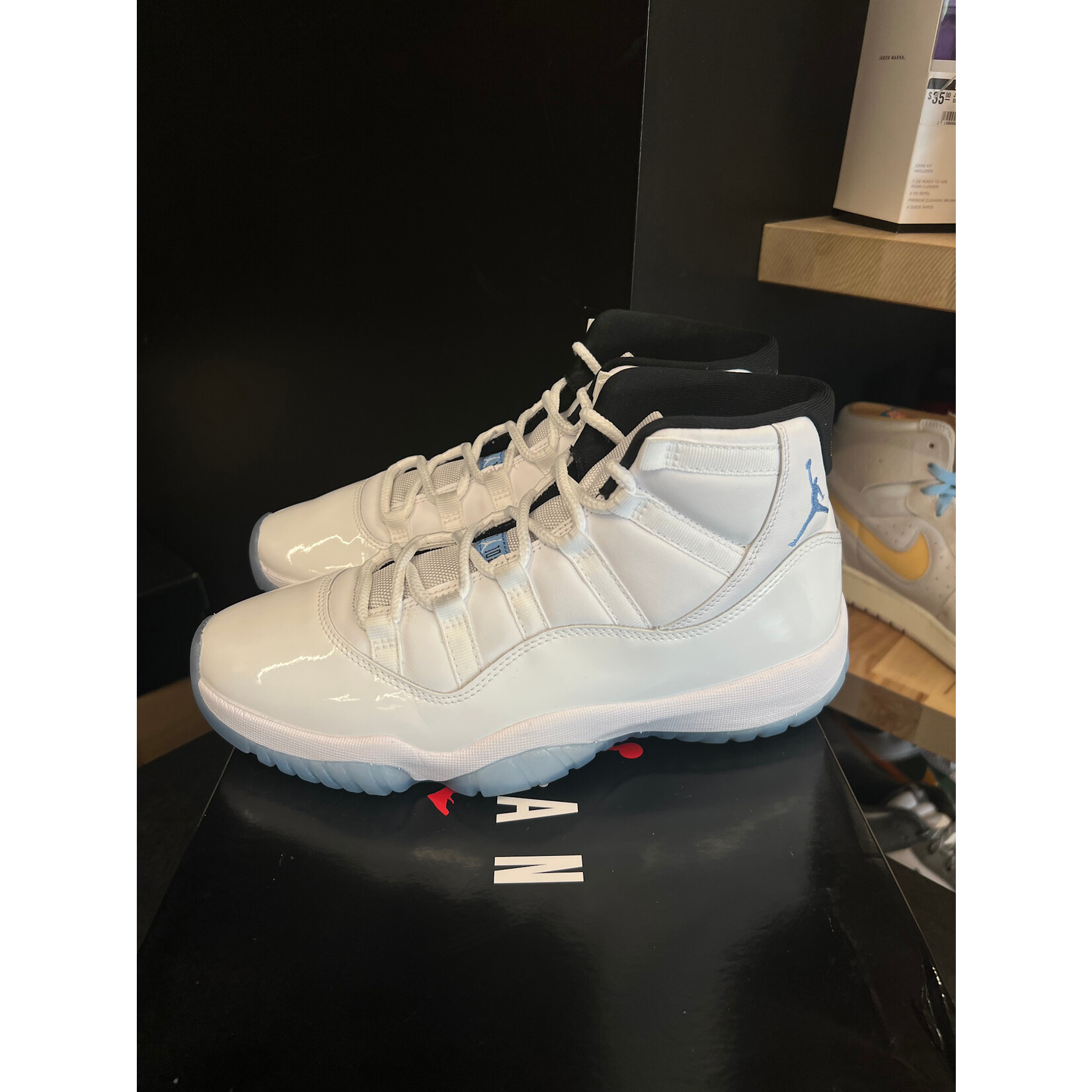 Jordan Jordan 11 Retro Legend Blue (2024) Size 9.5, PREOWNED