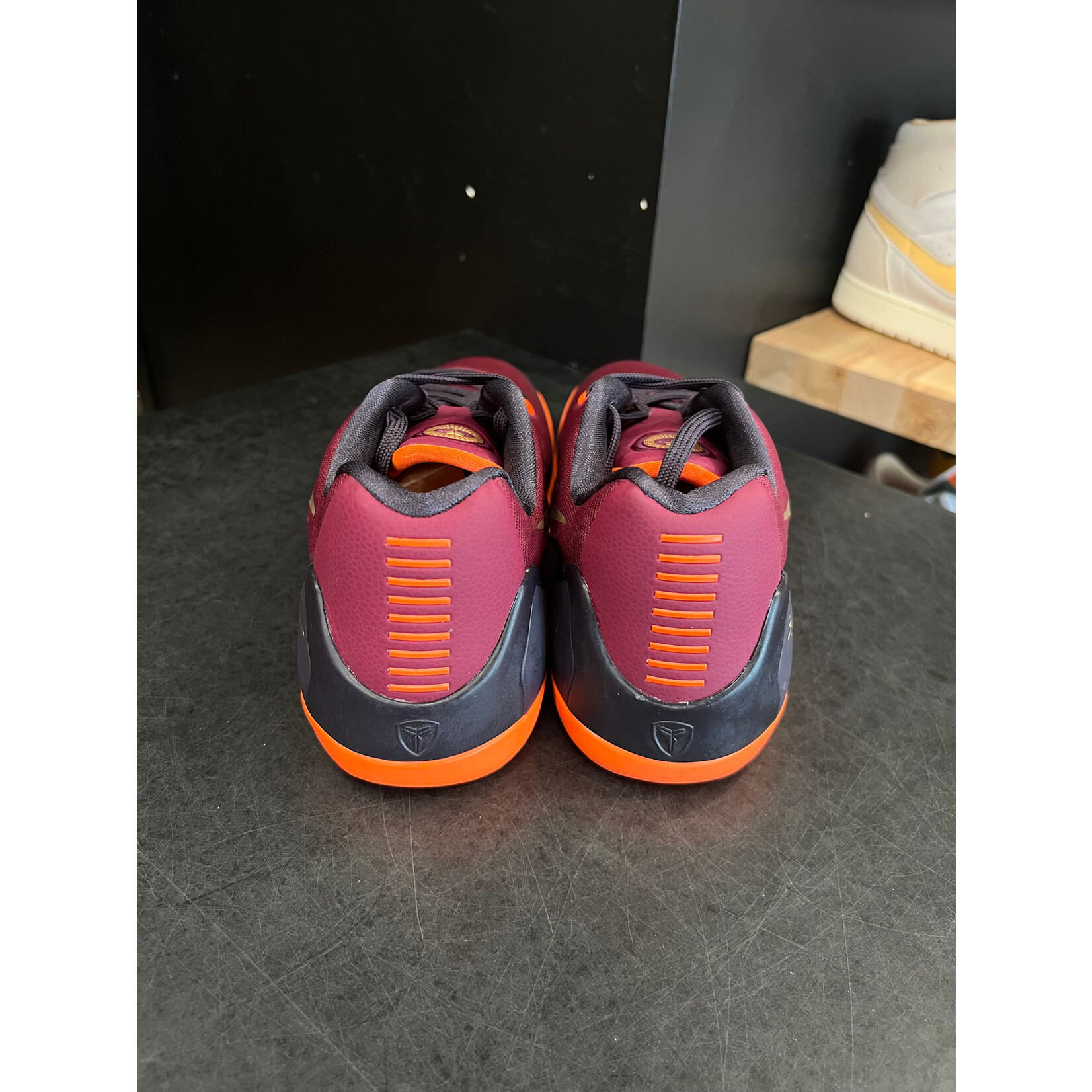 Nike Nike Kobe 9 EM Deep Garnet Size 10, PREOWNED NO BOX (PADS)