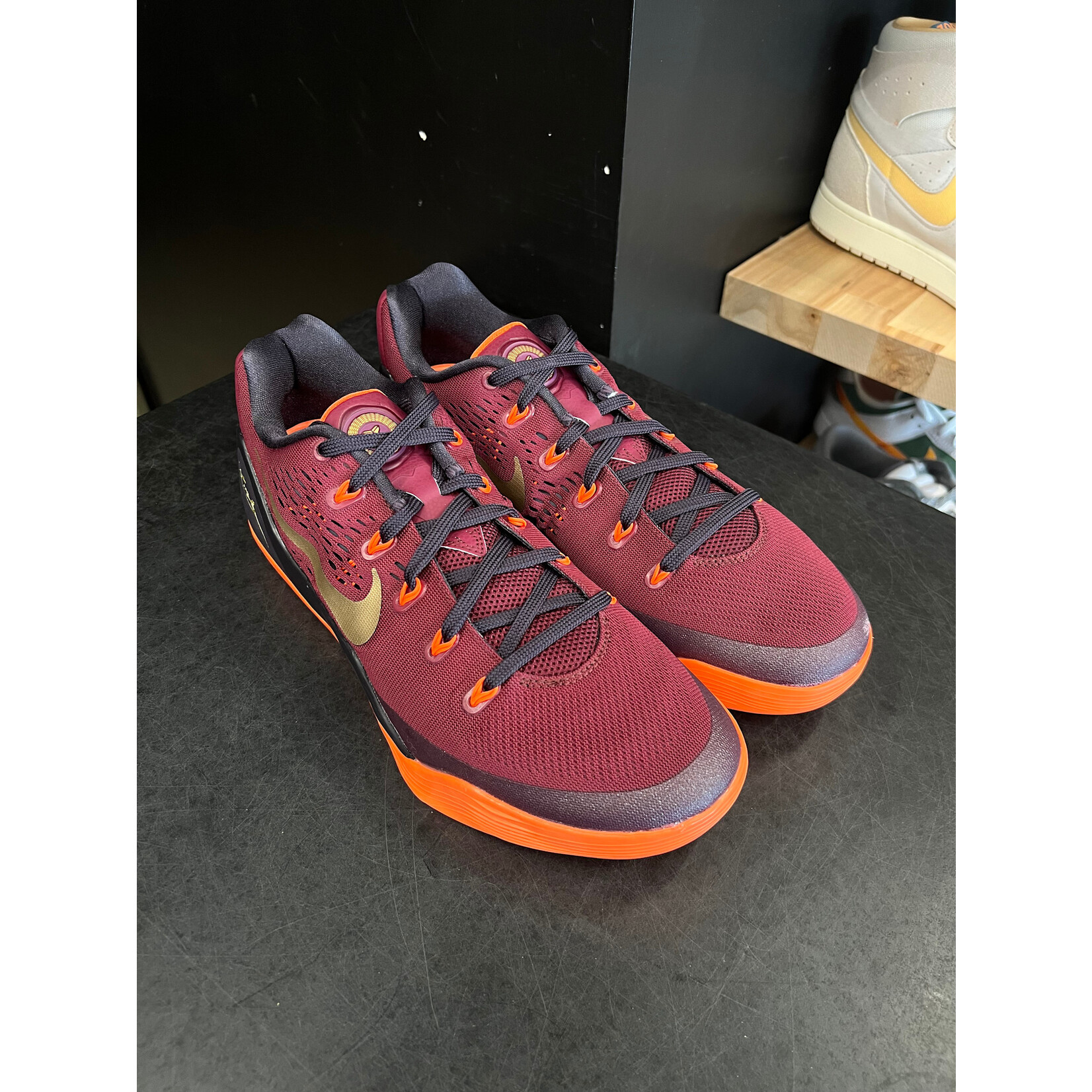Nike Nike Kobe 9 EM Deep Garnet Size 10, PREOWNED NO BOX (PADS)