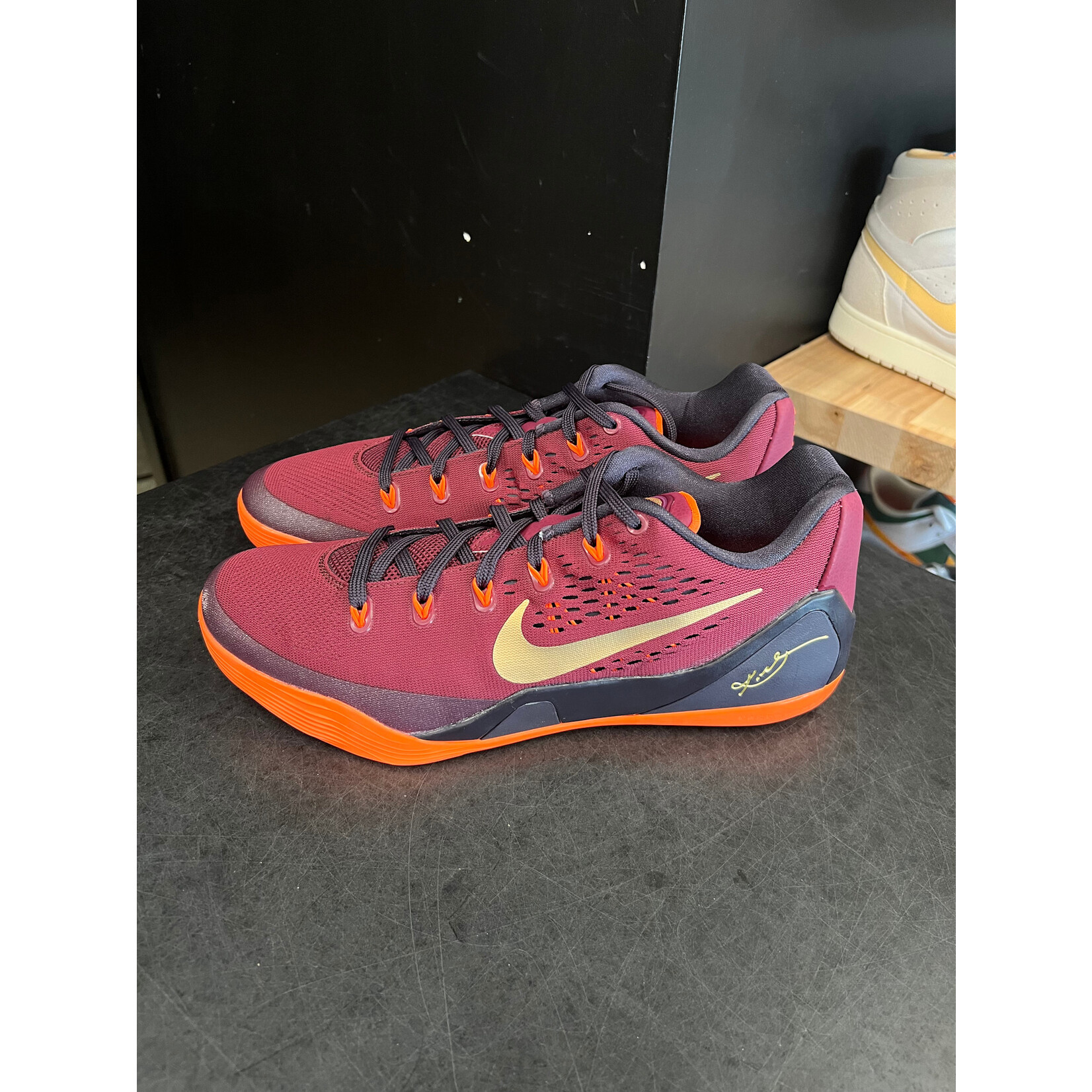 Nike Nike Kobe 9 EM Deep Garnet Size 10, PREOWNED NO BOX (PADS)